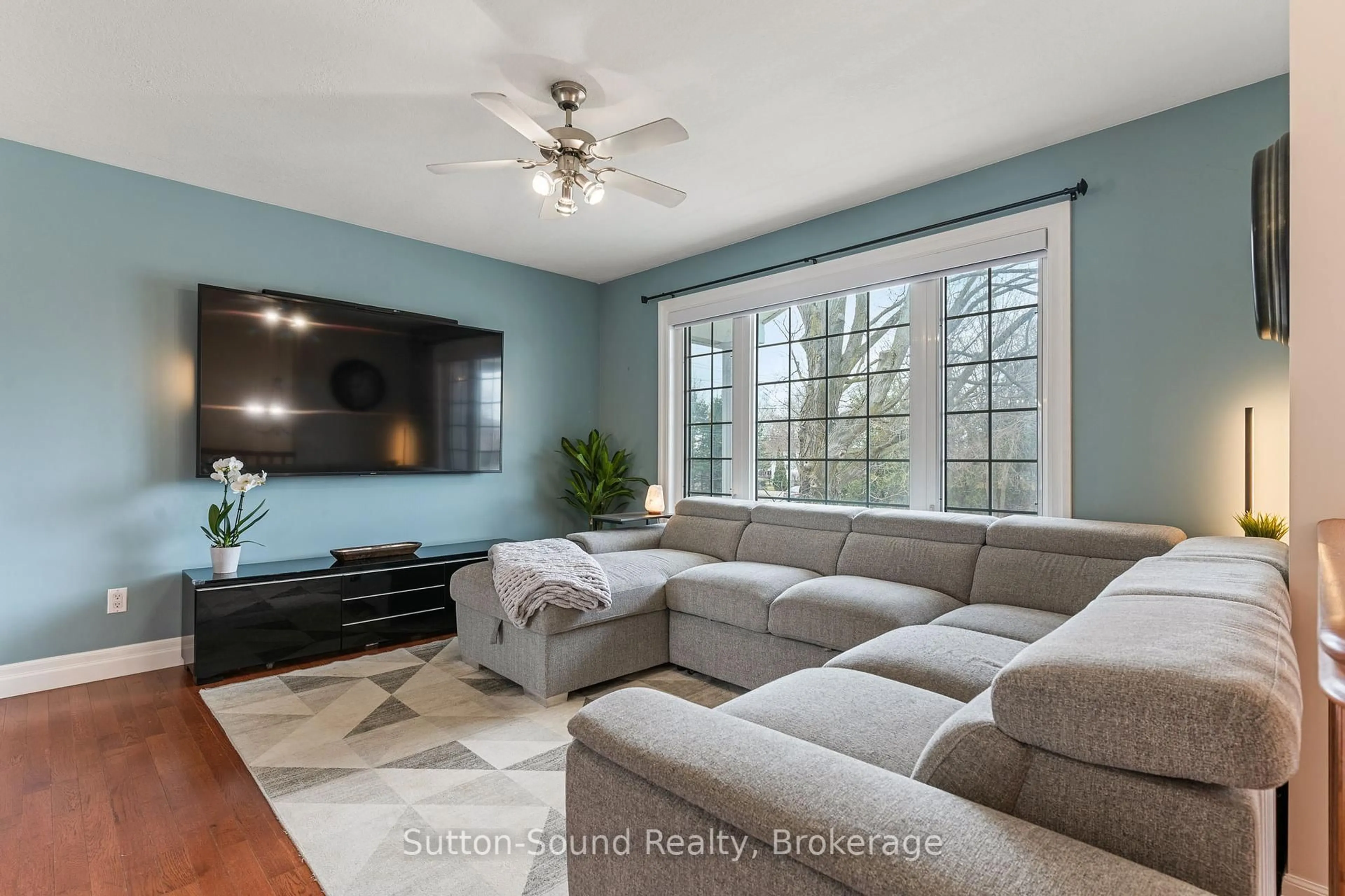 Living room with furniture, unknown for 2007 7th Ave, Owen Sound Ontario N4K 6R9
