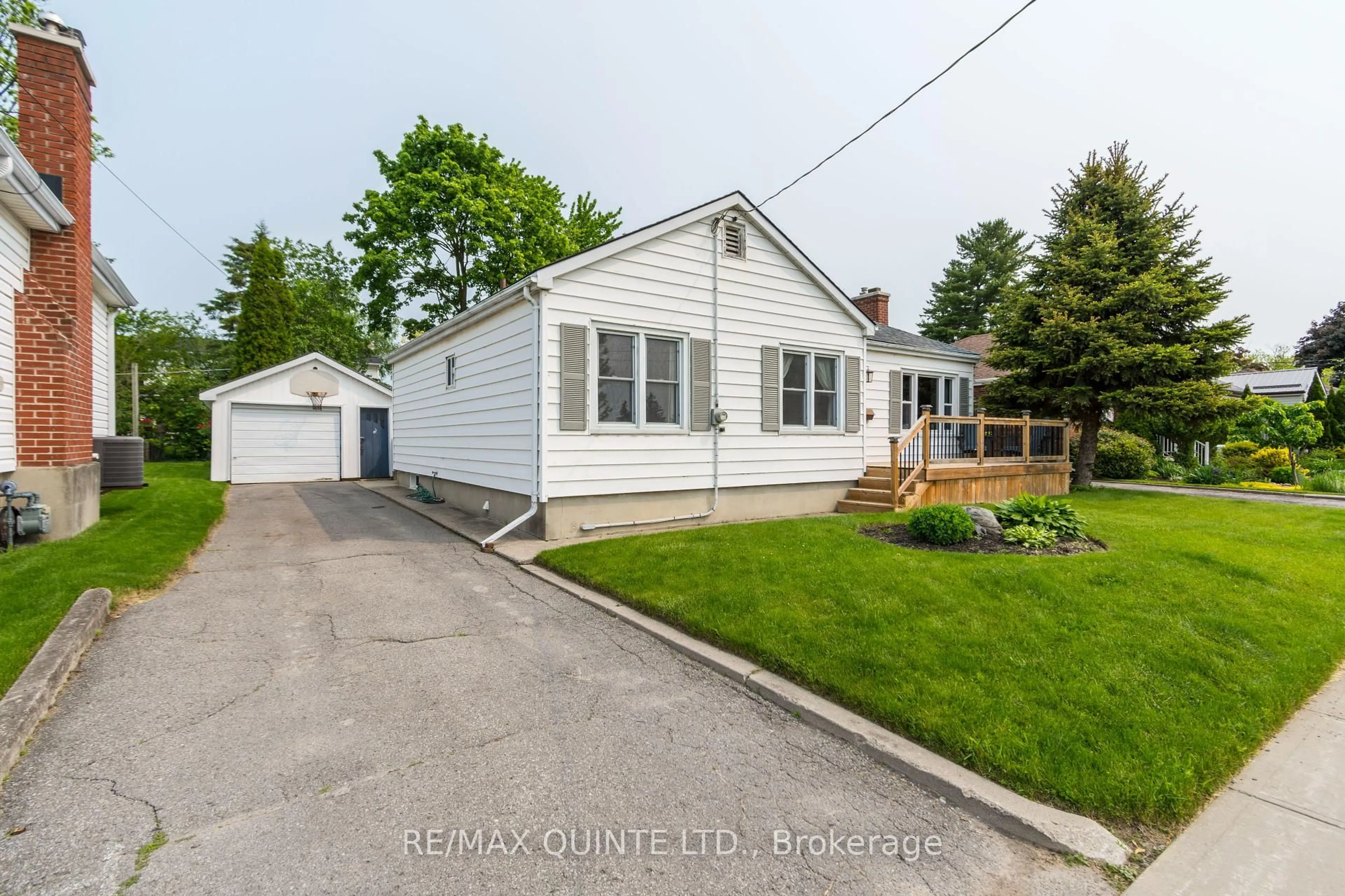 A pic from outside/outdoor area/front of a property/back of a property/a pic from drone, street for 16 Macdonald Gdns, Belleville Ontario K8N 1H5