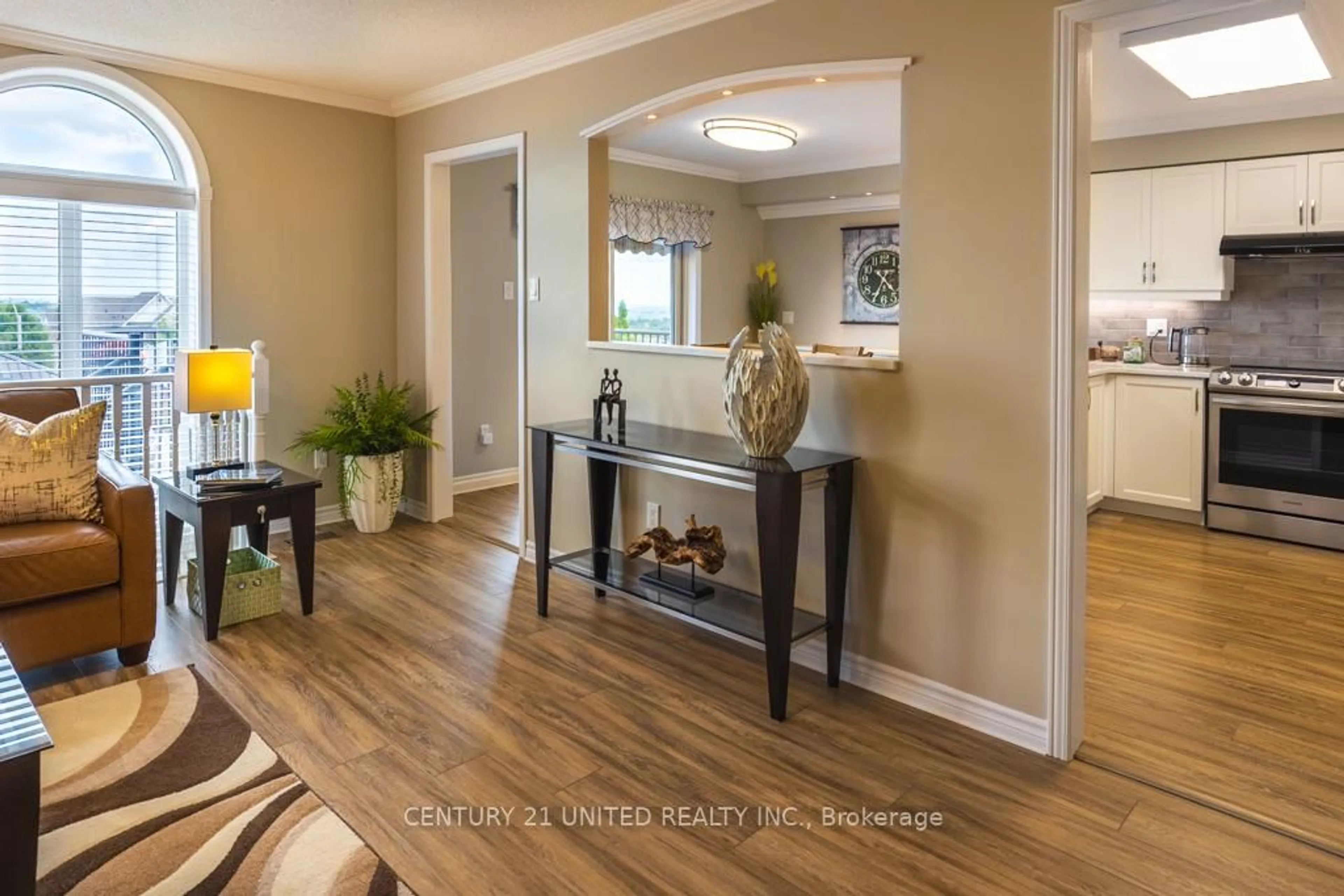 Indoor entryway for 1019 Baker St, Peterborough North Ontario K9H 7P7