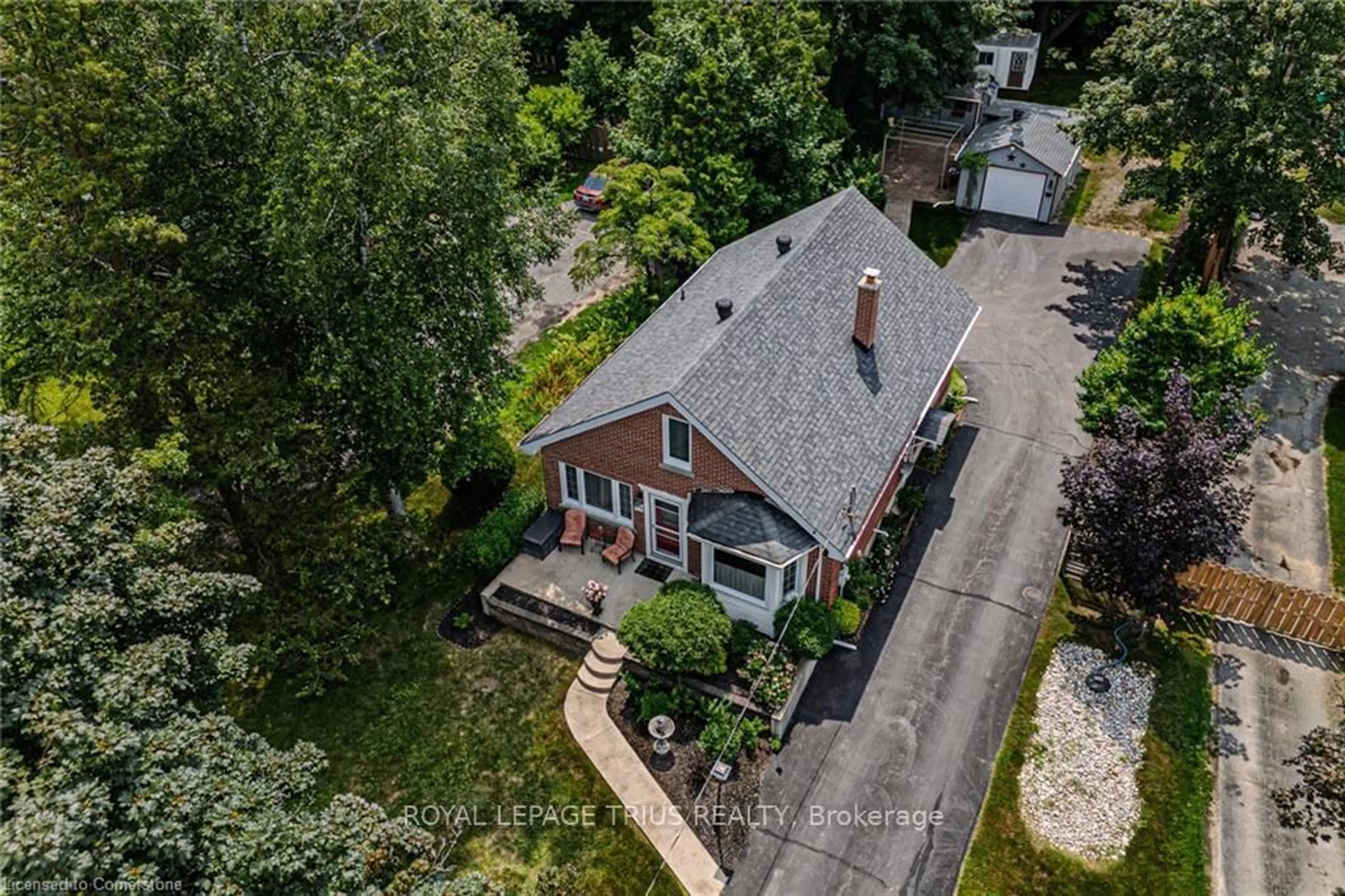 A pic from outside/outdoor area/front of a property/back of a property/a pic from drone, street for 94 Queensway Rd, Norfolk Ontario N3Y 4M6