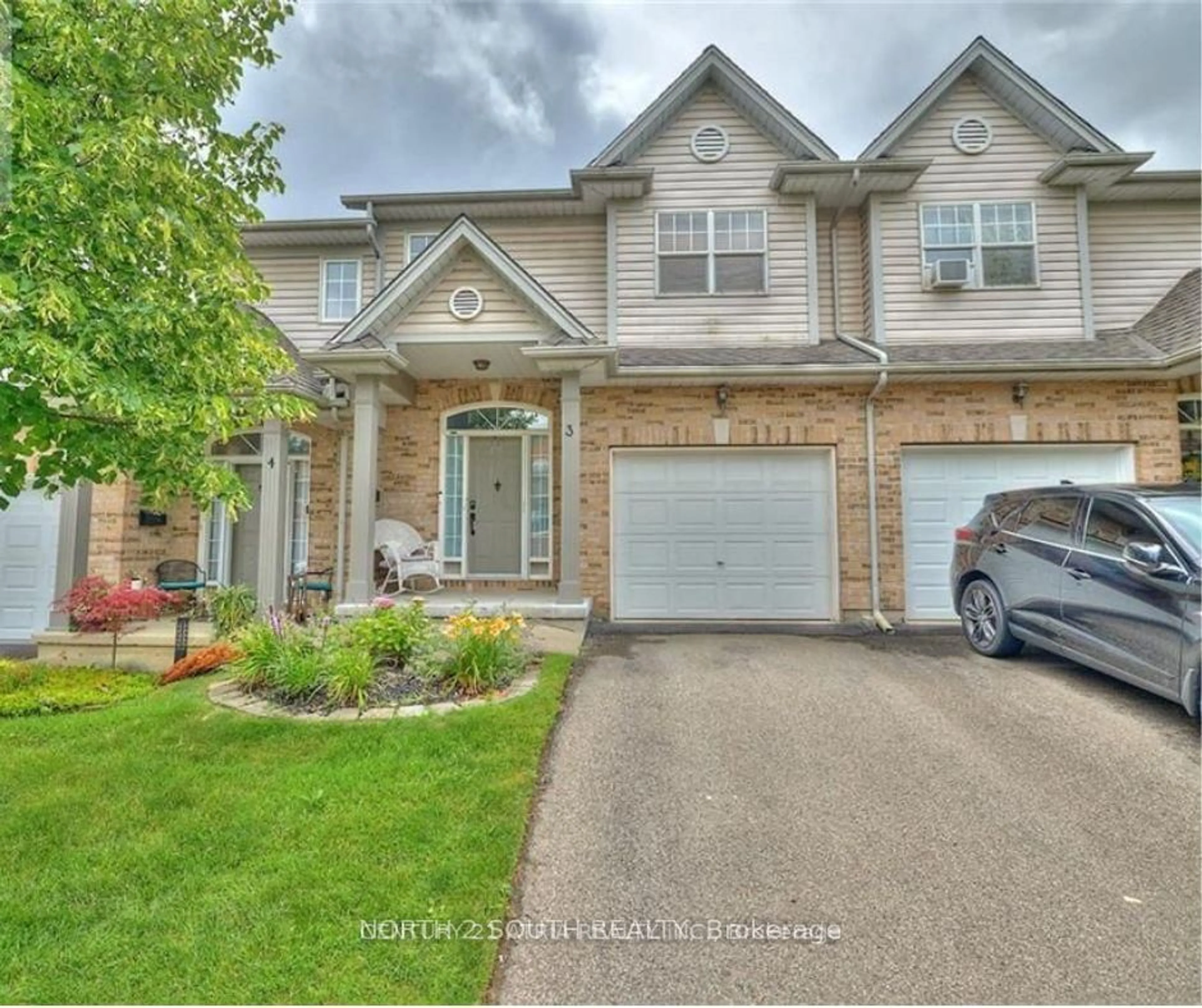 Home with brick exterior material, street for 5200 DORCHESTER Rd #3, Niagara Falls Ontario L2E 7M6