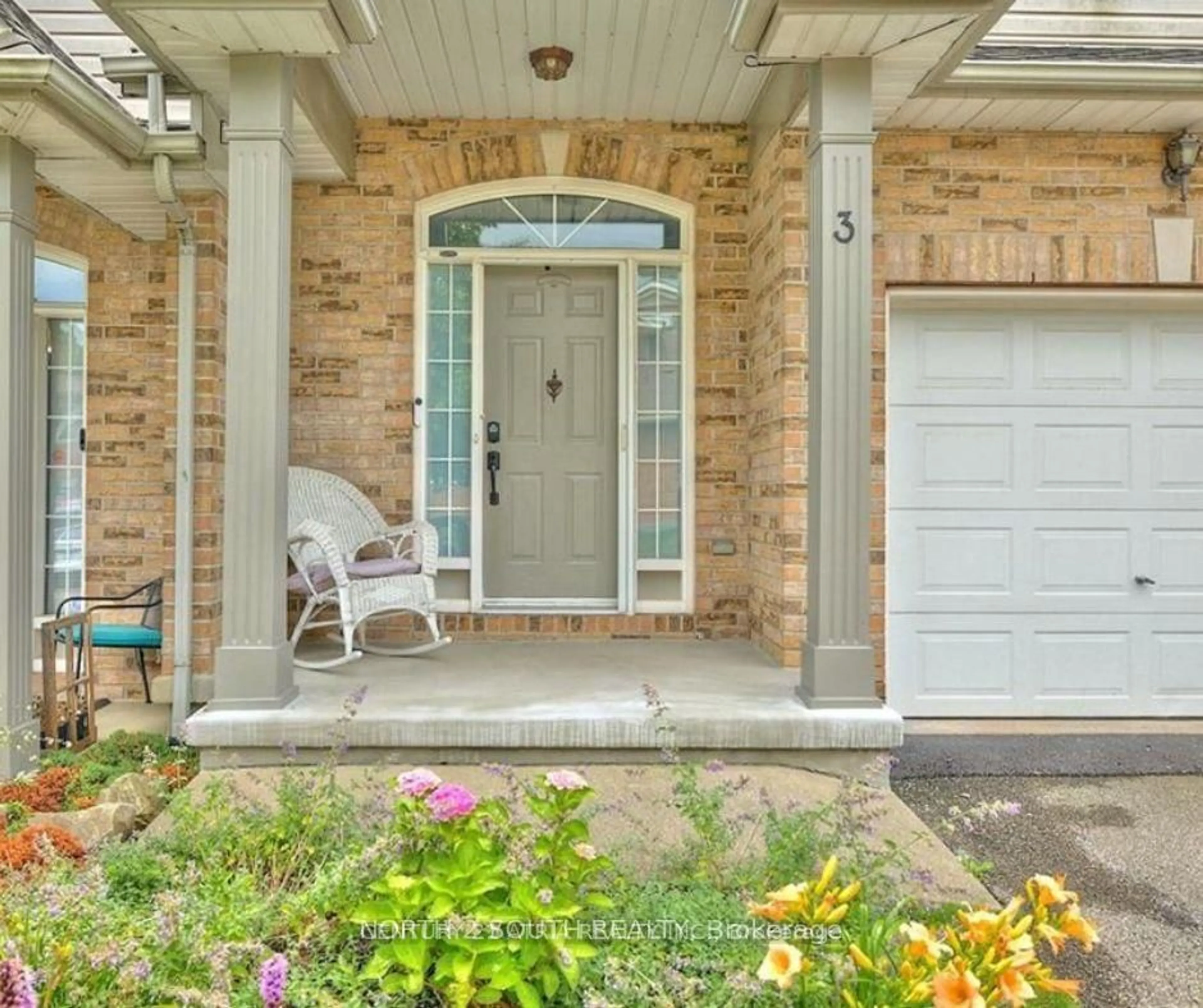 Indoor entryway for 5200 DORCHESTER Rd #3, Niagara Falls Ontario L2E 7M6