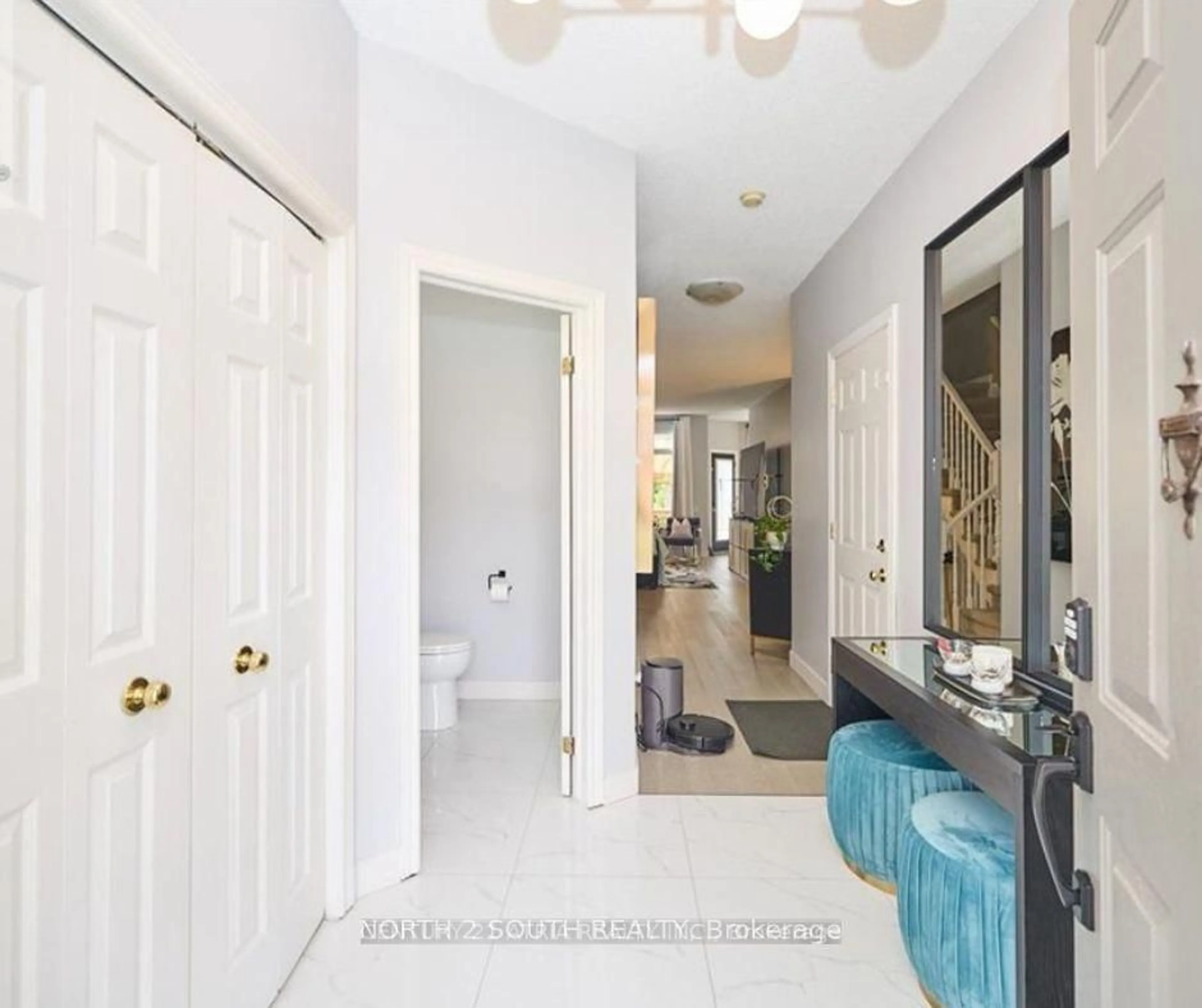 Indoor entryway for 5200 DORCHESTER Rd #3, Niagara Falls Ontario L2E 7M6