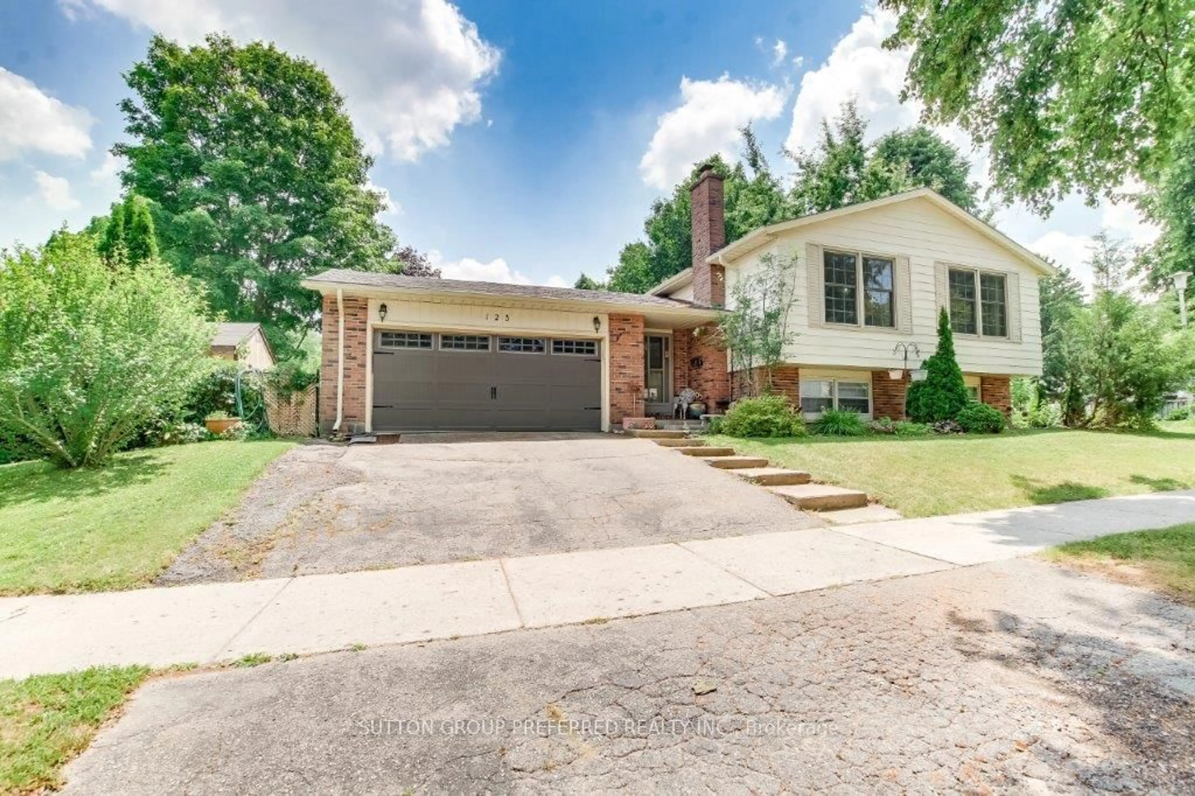 Home with brick exterior material, street for 123 Applewood Cres, London South Ontario N6J 3R1