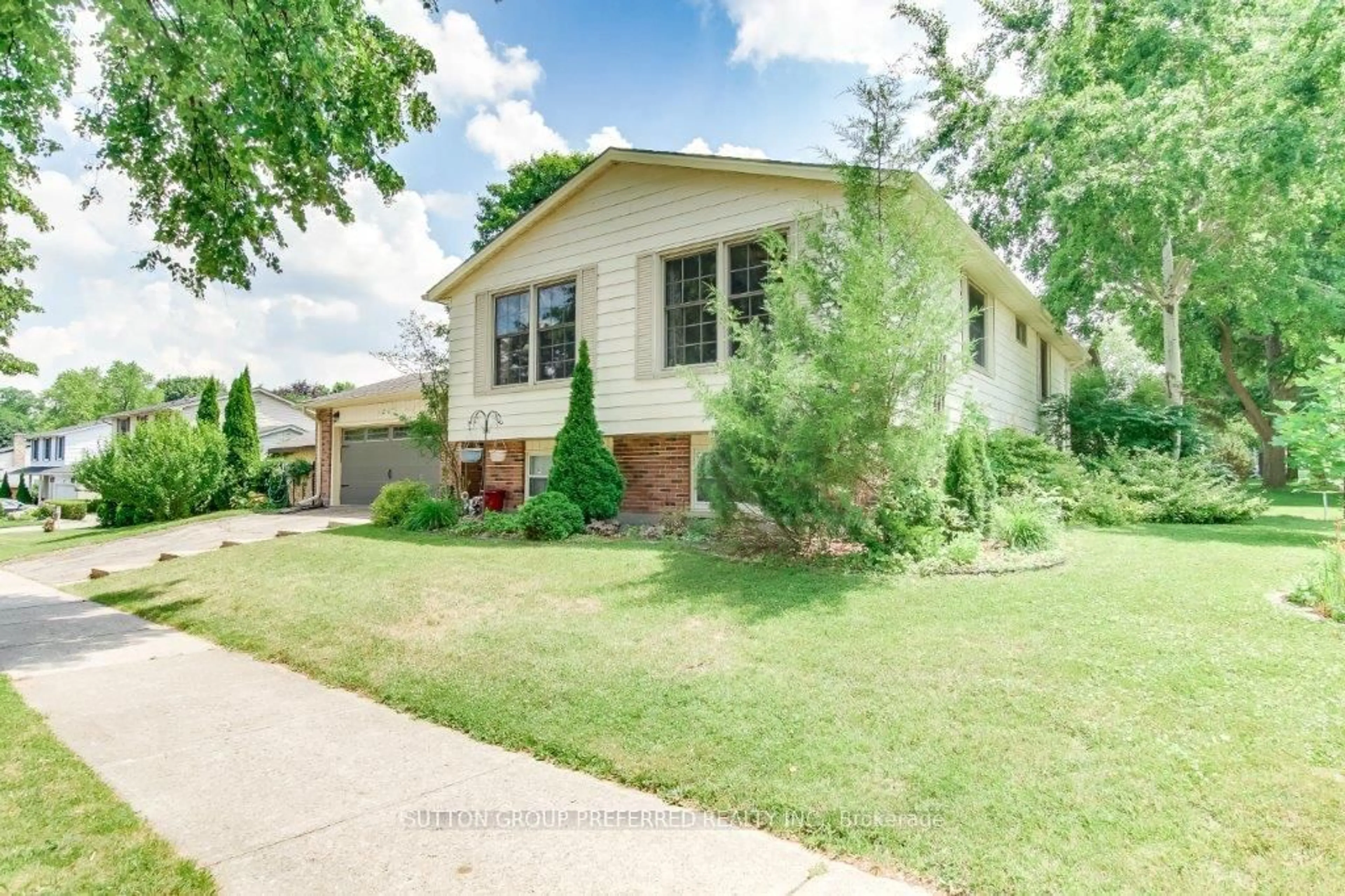 Home with brick exterior material, street for 123 Applewood Cres, London South Ontario N6J 3R1