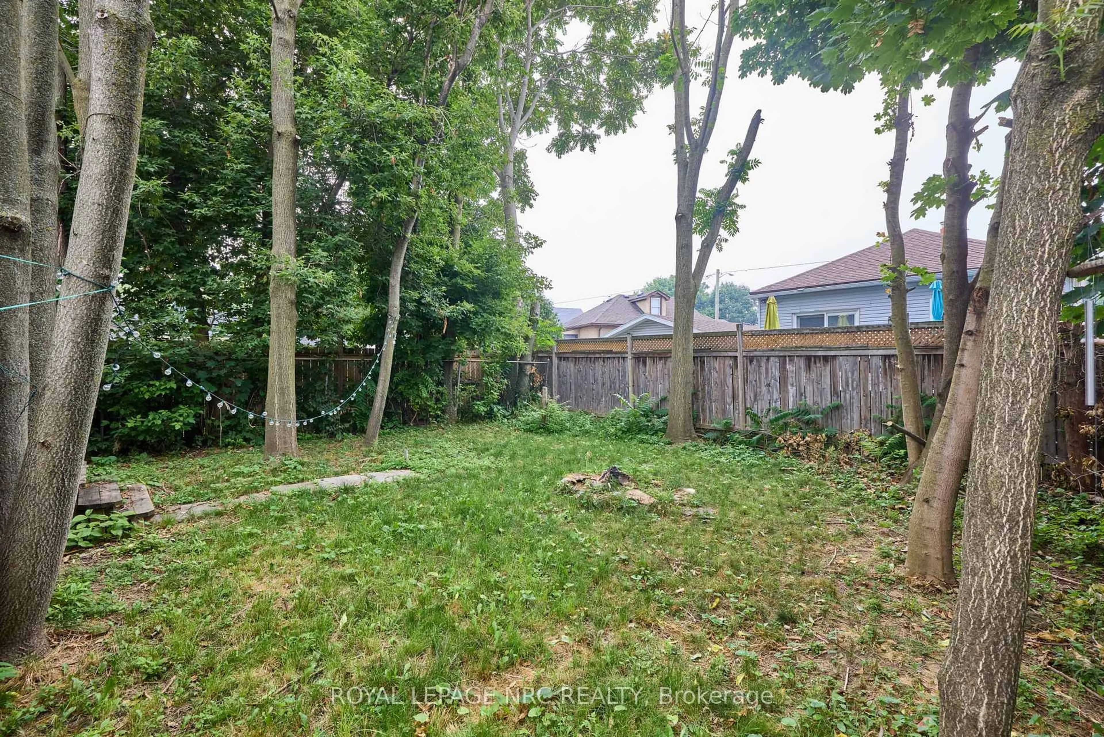 Patio, forest/trees view for 108 Carlton St, St. Catharines Ontario L2R 1R3