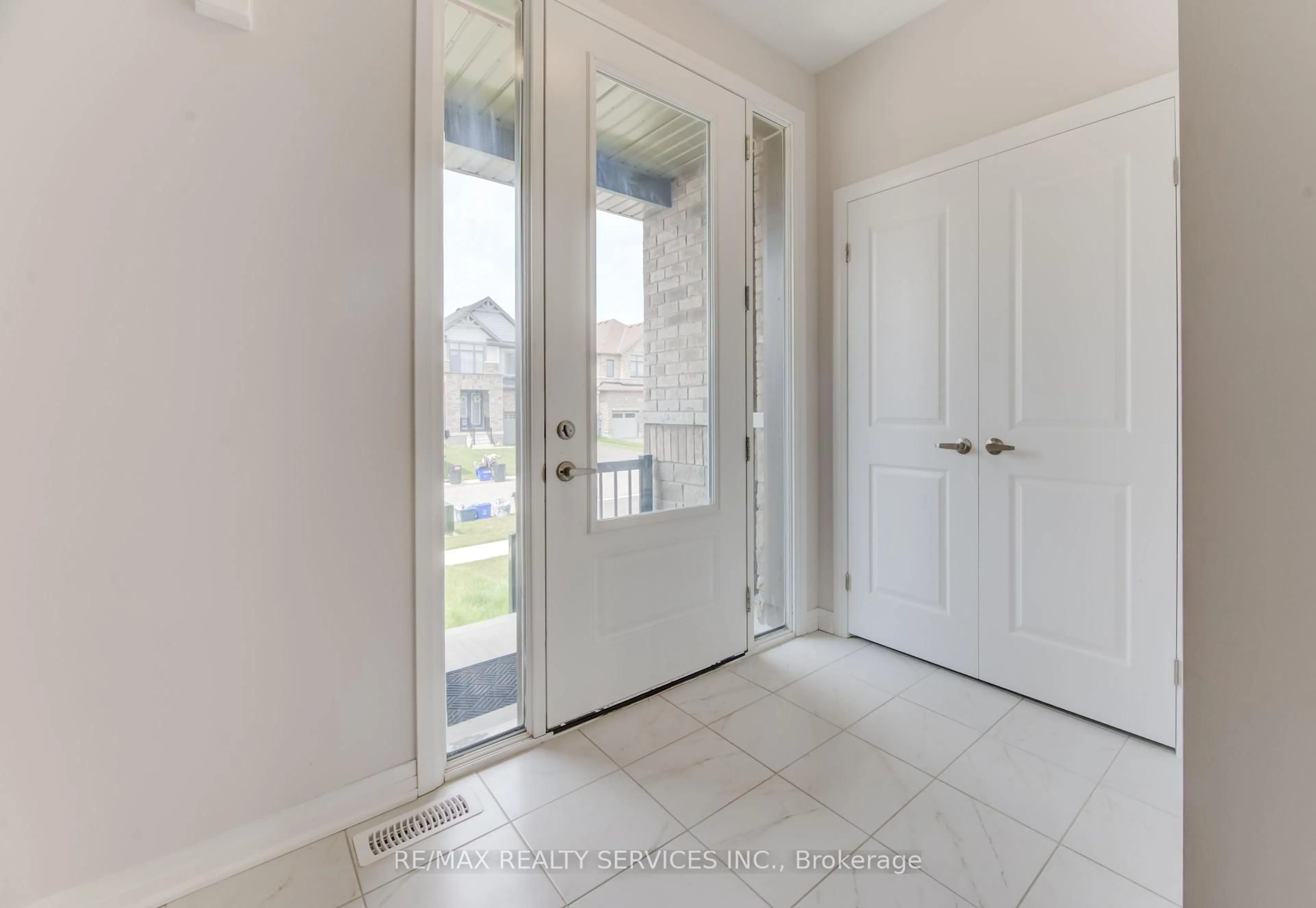 Indoor entryway for 73 Prince Phillip Blvd, North Dumfries Ontario N0B 1E0