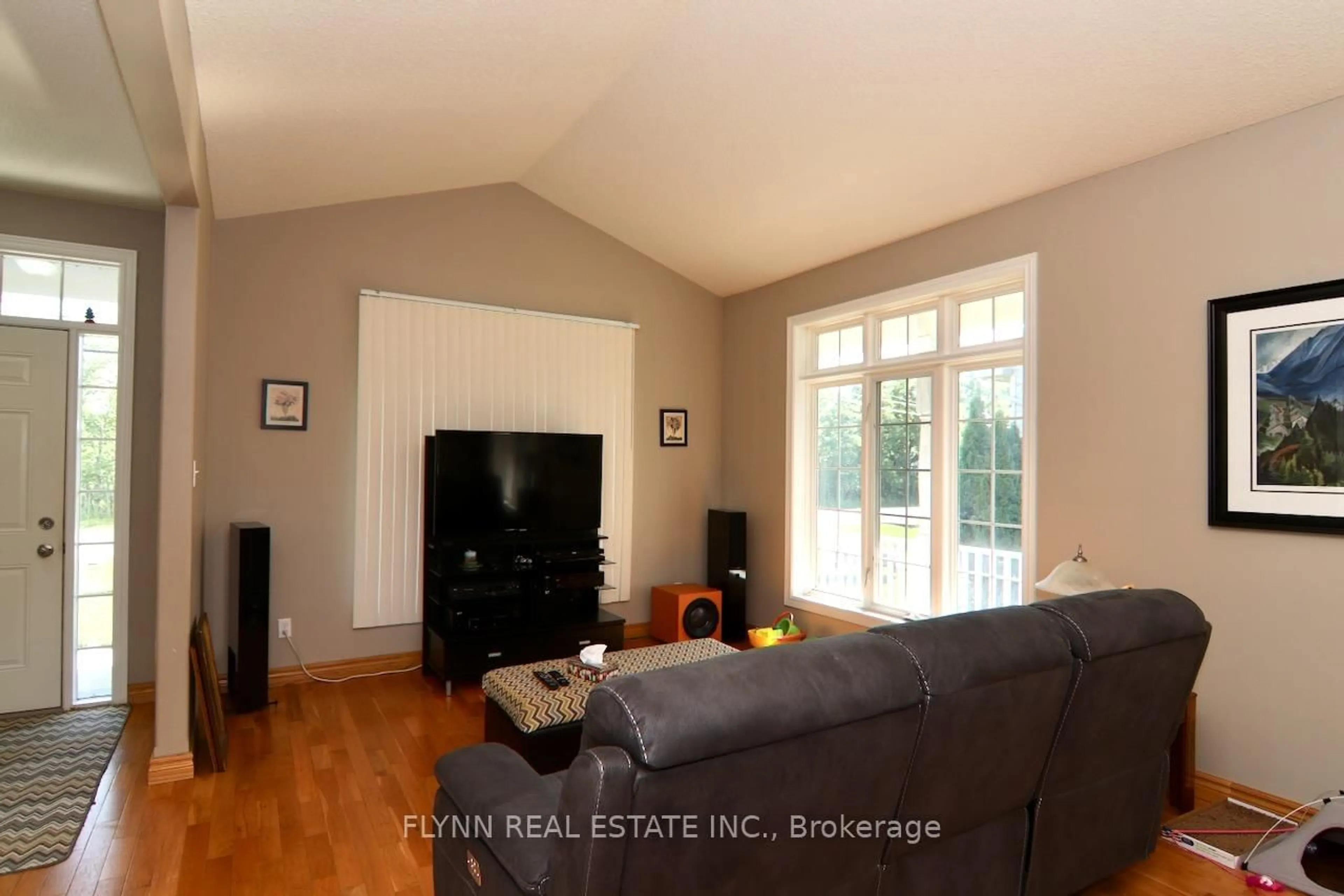 Living room with furniture, wood/laminate floor for 1500 Barron Rd, Thorold Ontario L0S 1A0