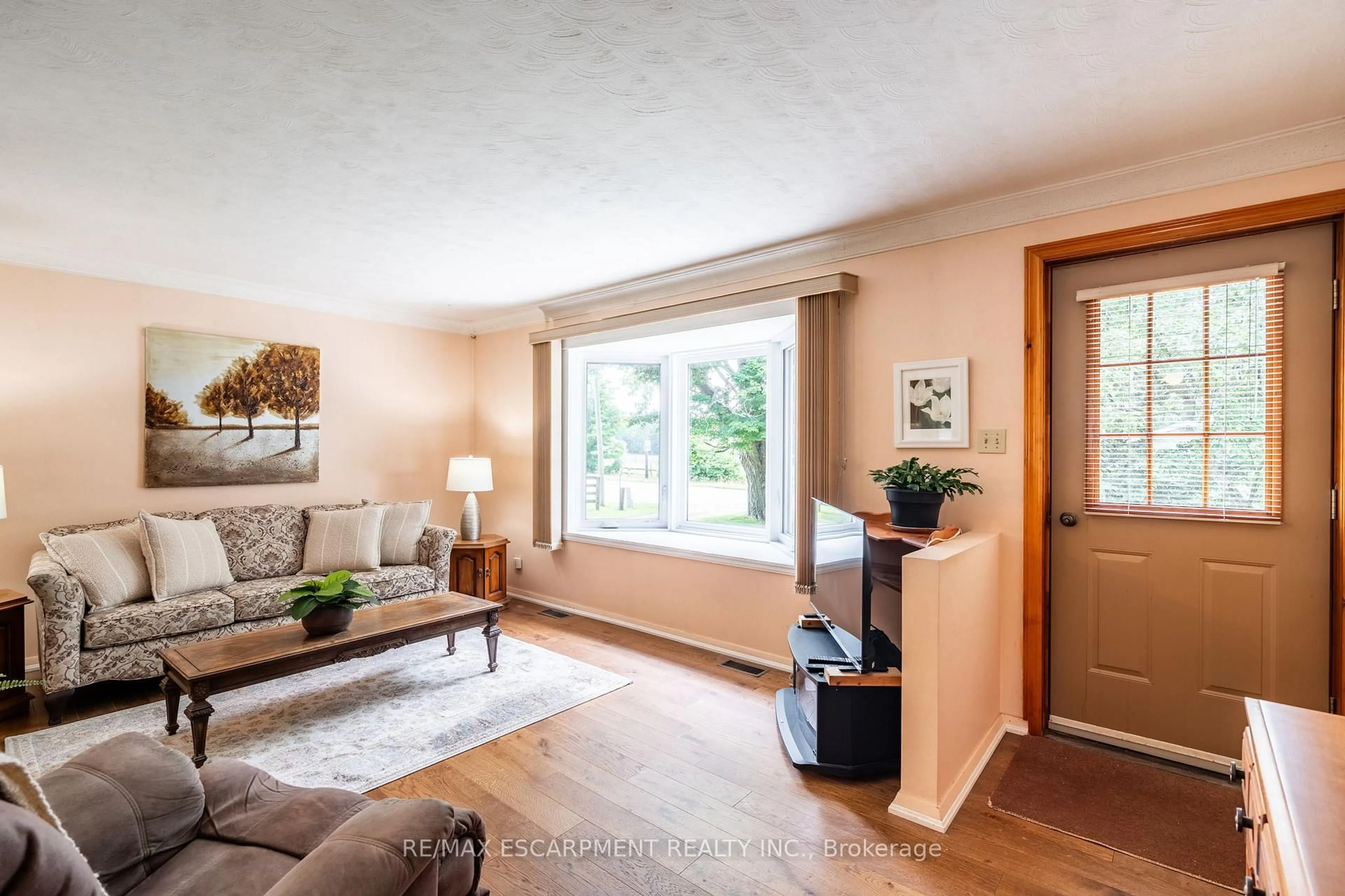 Living room with furniture, wood/laminate floor for 80 7th Concession Rd, Hamilton Ontario L8B 1T3