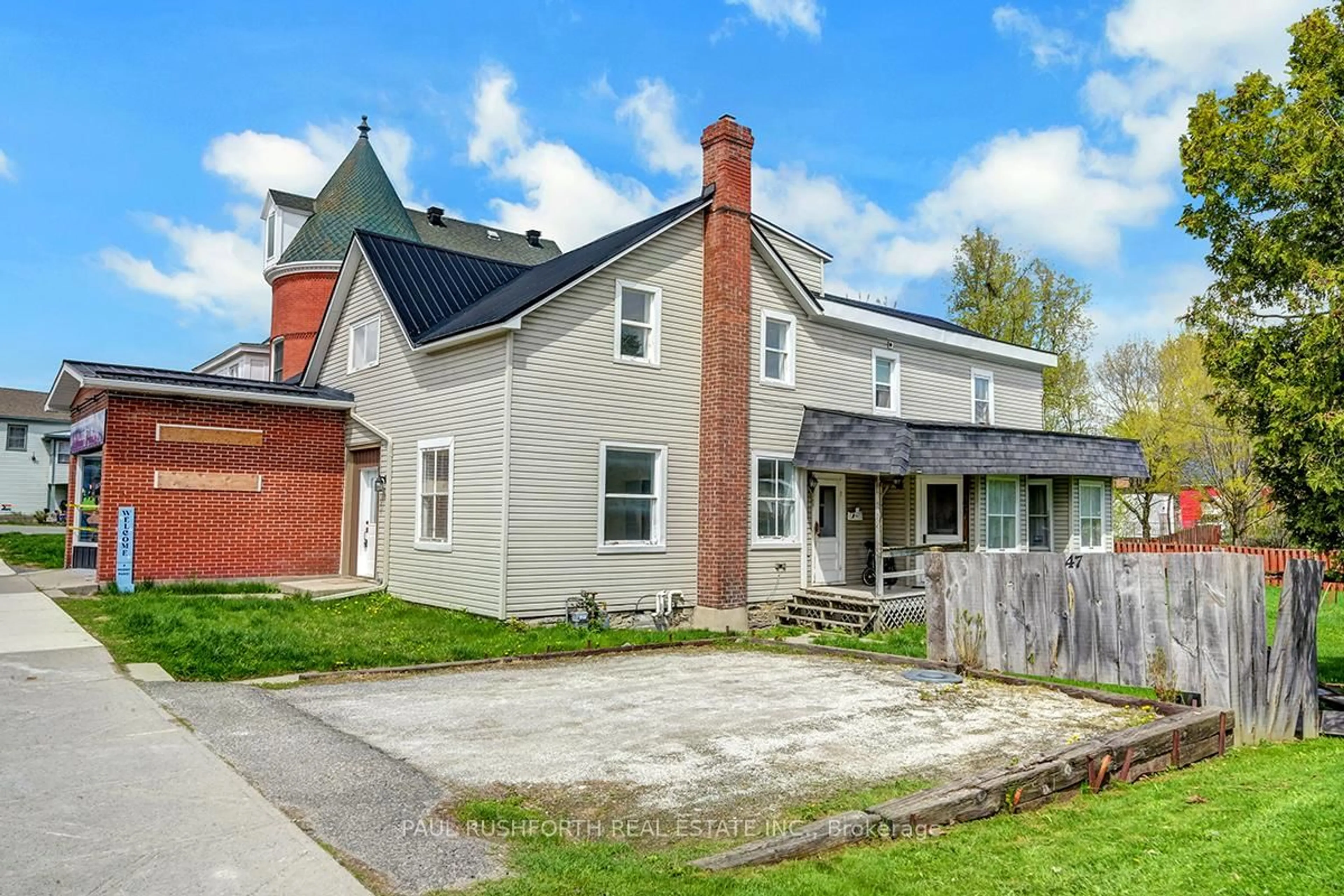 A pic from outside/outdoor area/front of a property/back of a property/a pic from drone, building for 47 Madawaska St, Arnprior Ontario K7S 1R8