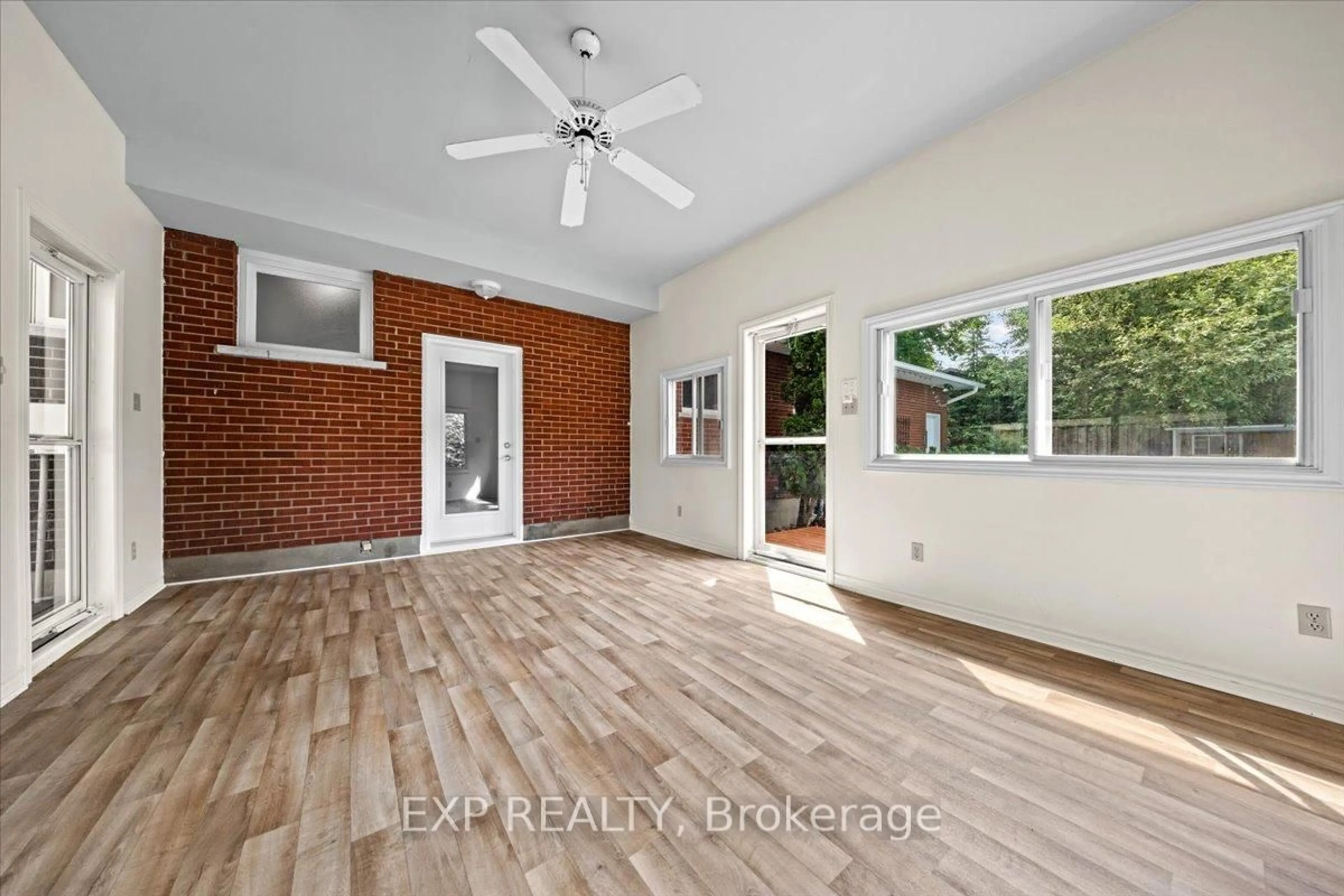 Indoor entryway for 4066 Ramsayville Rd, Ottawa Ontario K1G 3N4
