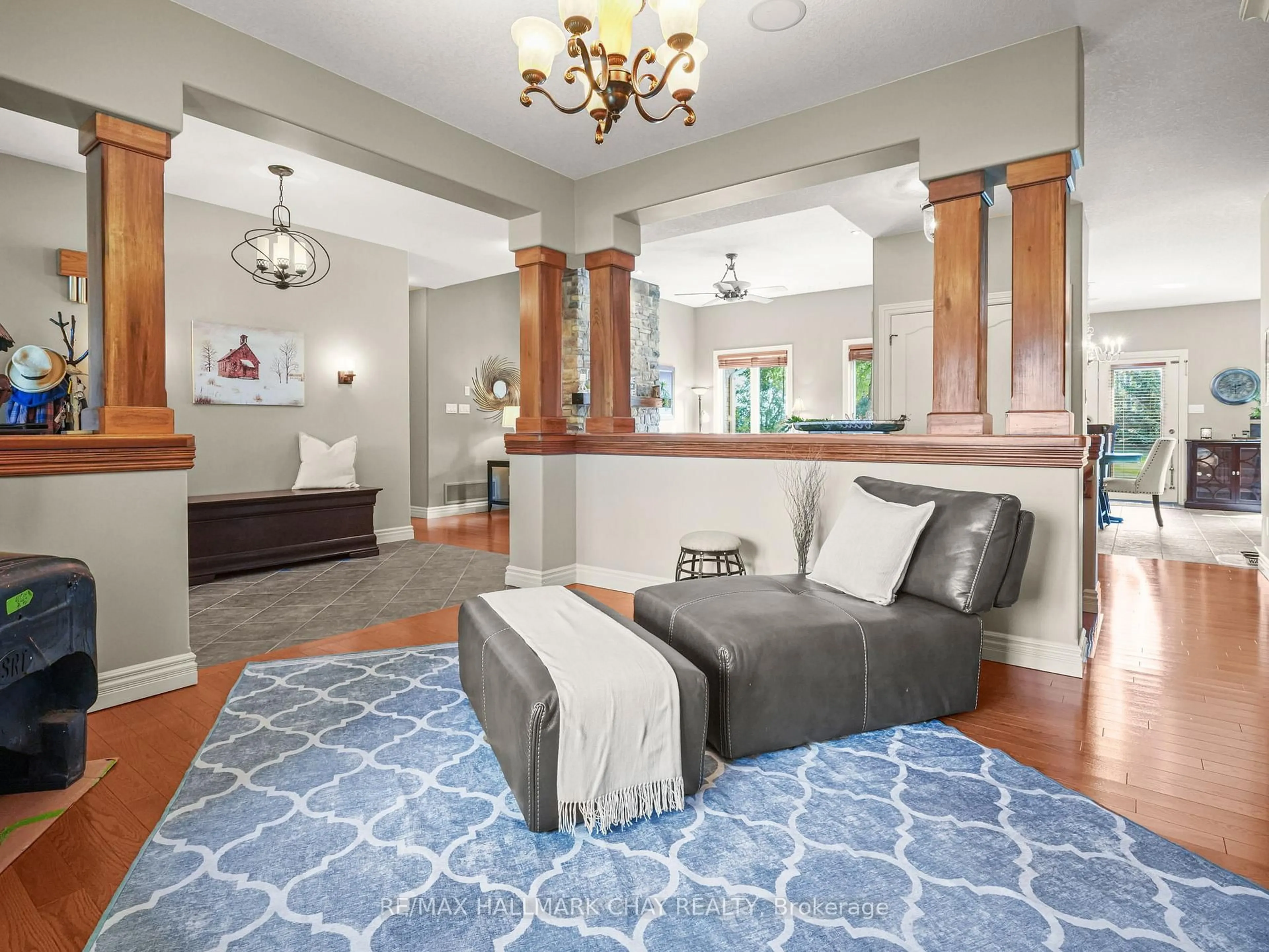Living room with furniture, unknown for 7 Jeffery Dr, Mulmur Ontario L9V 3H7