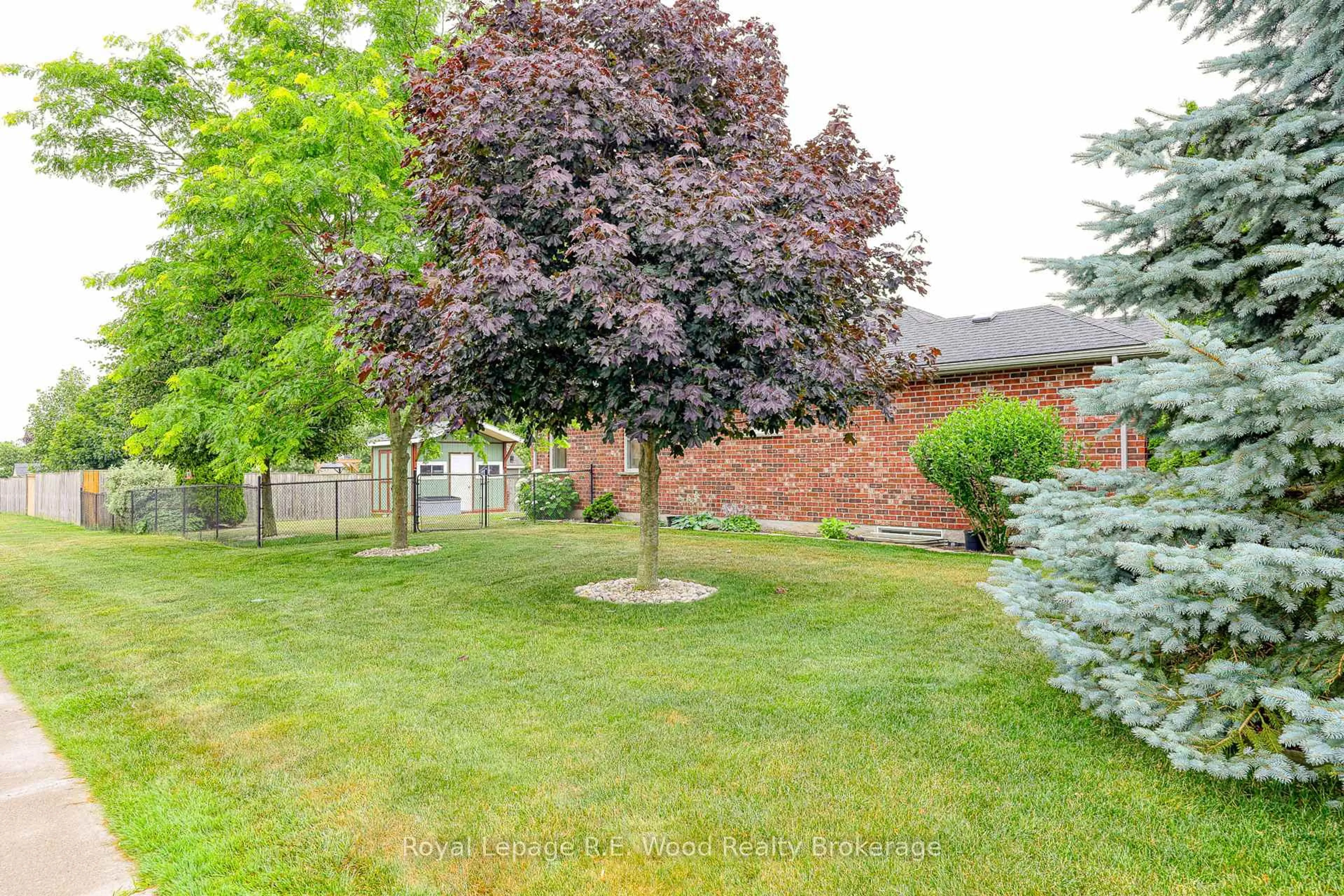Patio, street for 36 Morning Glory Dr, Tillsonburg Ontario N4G 5S9