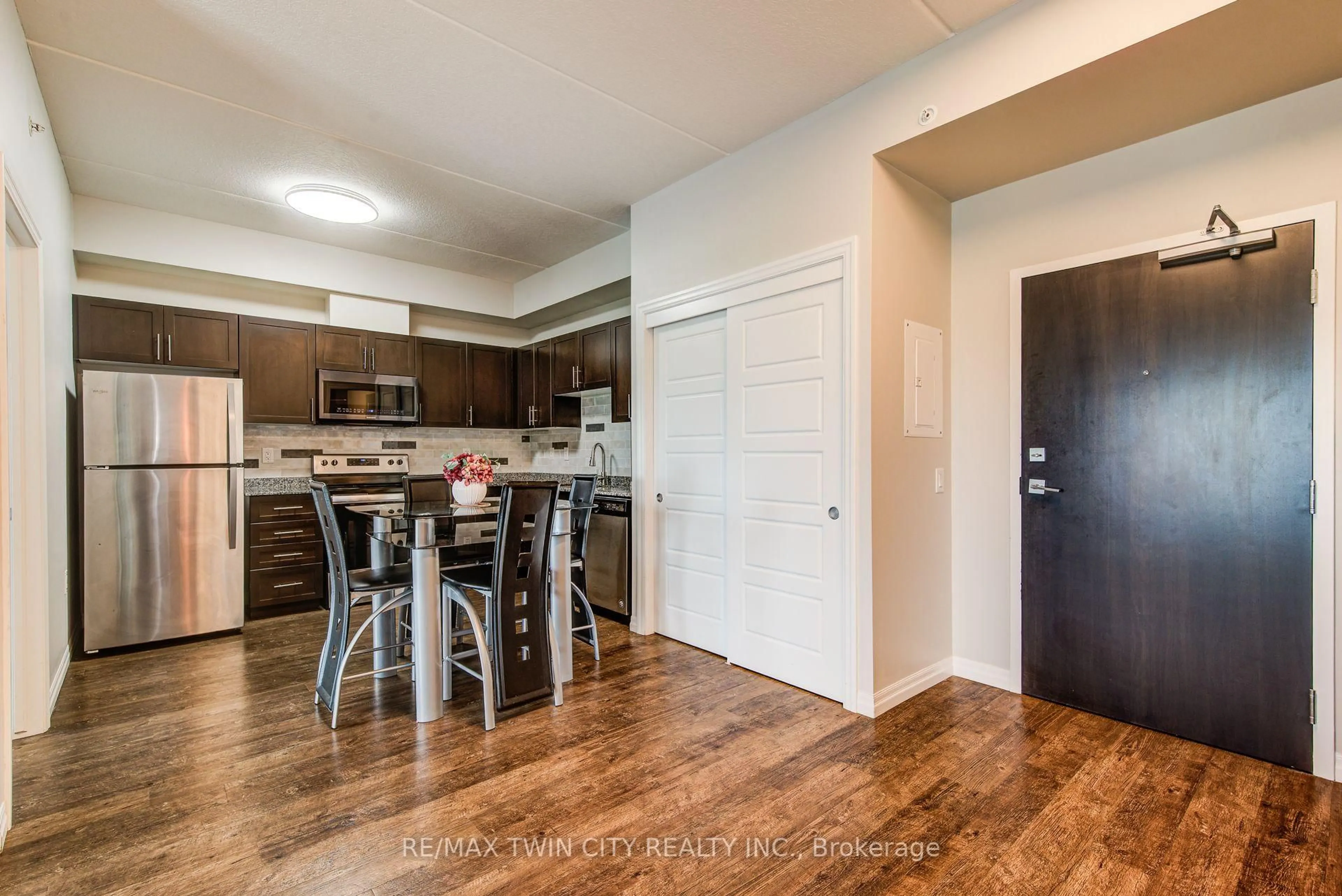 Open concept kitchen, wood/laminate floor for 35 Kingsbury Sq #27, Guelph Ontario N1L 0J4