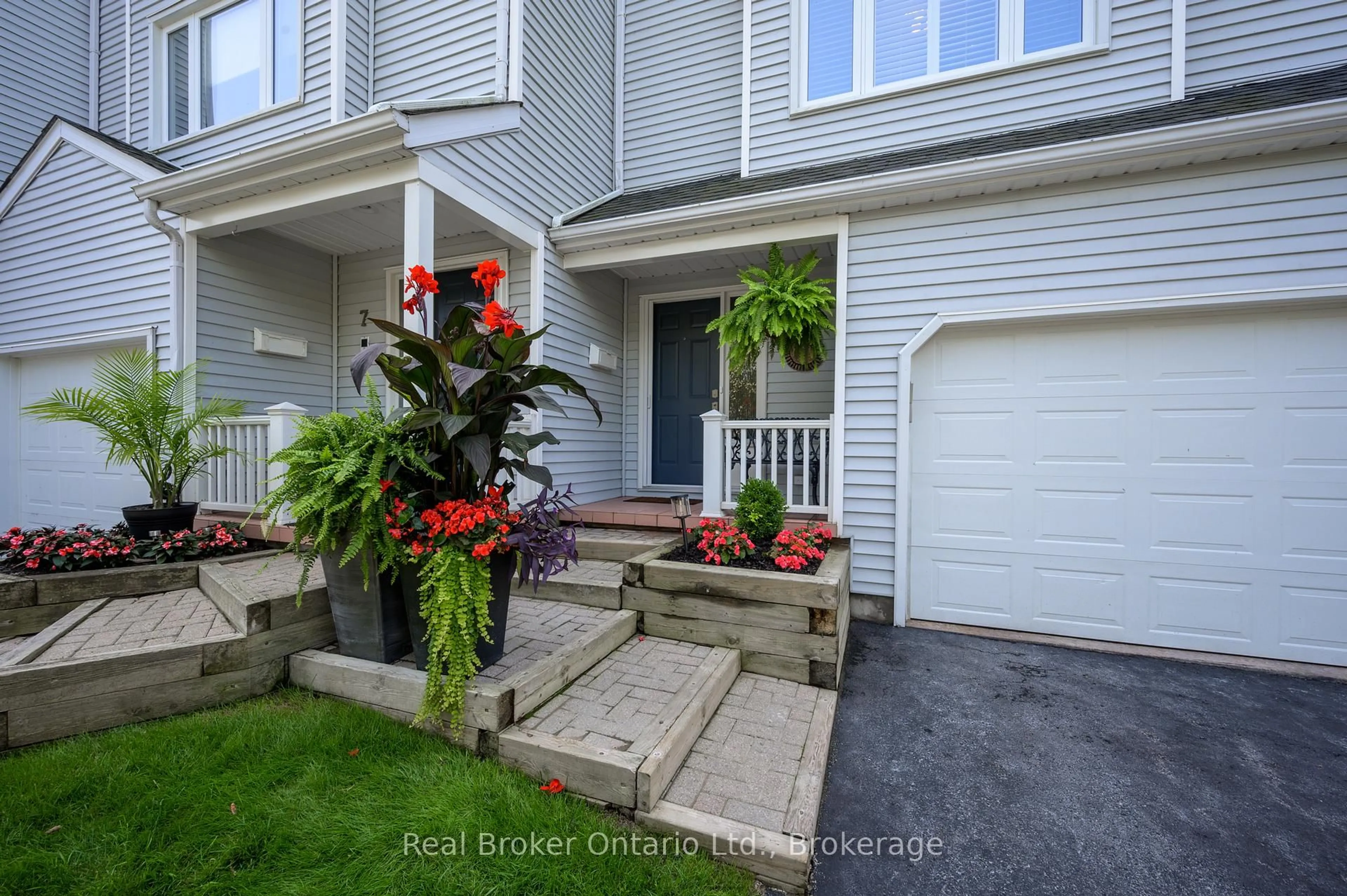 Unknown for 177 Main St #8, Grimsby Ontario L3M 1S1