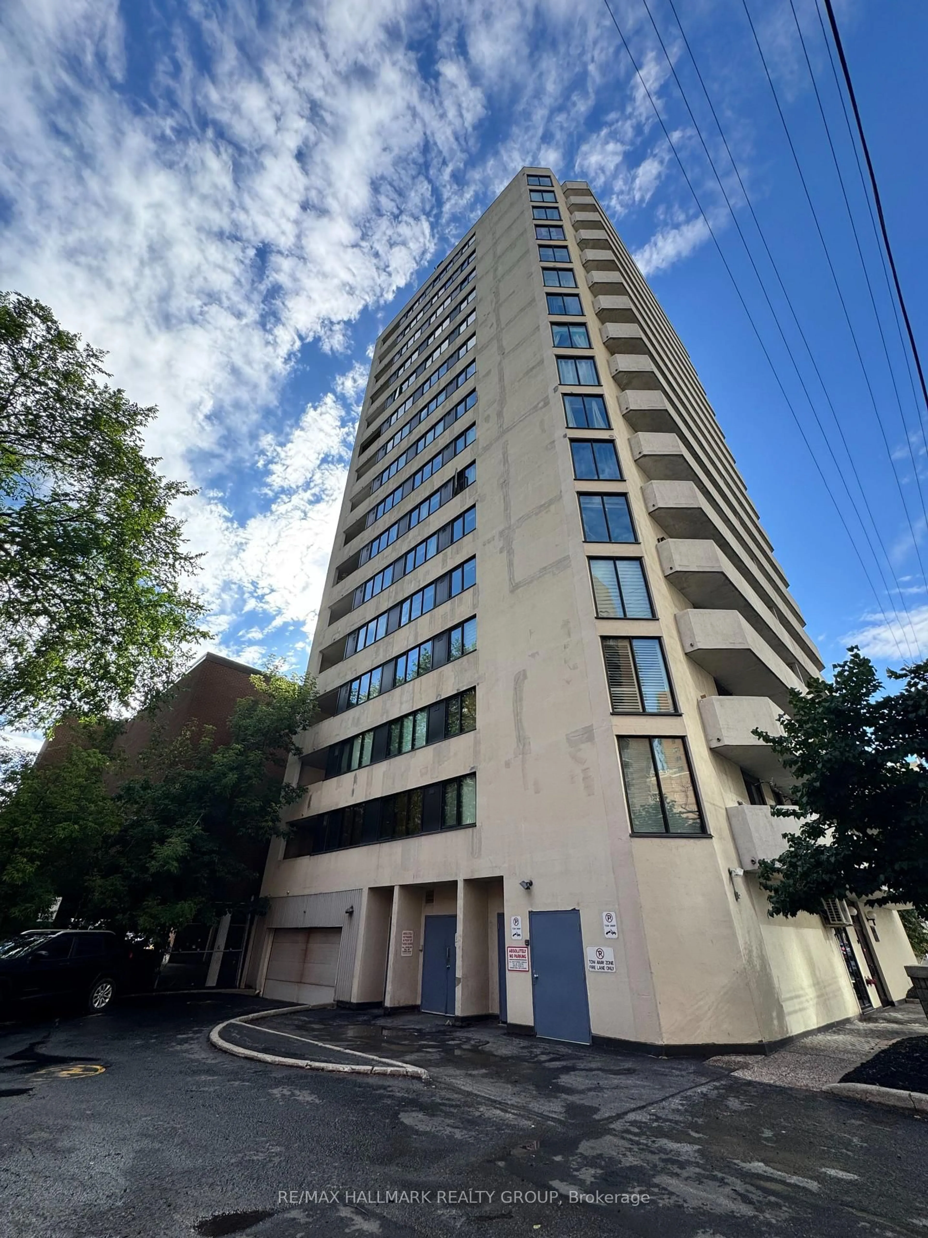 Unknown for 200 Bay St #704, Ottawa Ontario K1R 7W8