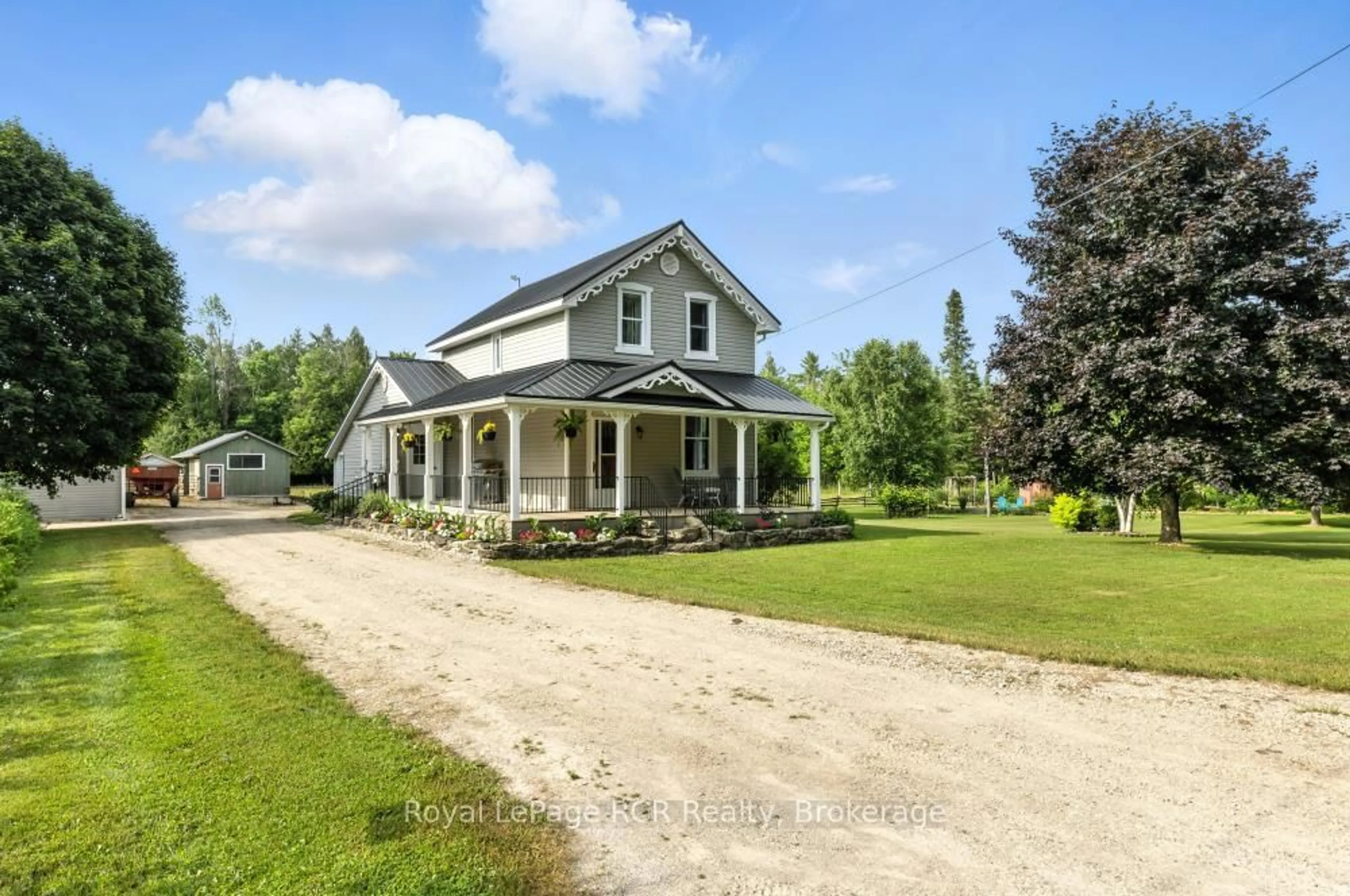 A pic from outside/outdoor area/front of a property/back of a property/a pic from drone, unknown for 45001 Lakelet Rd, Howick Ontario N0G 1M0