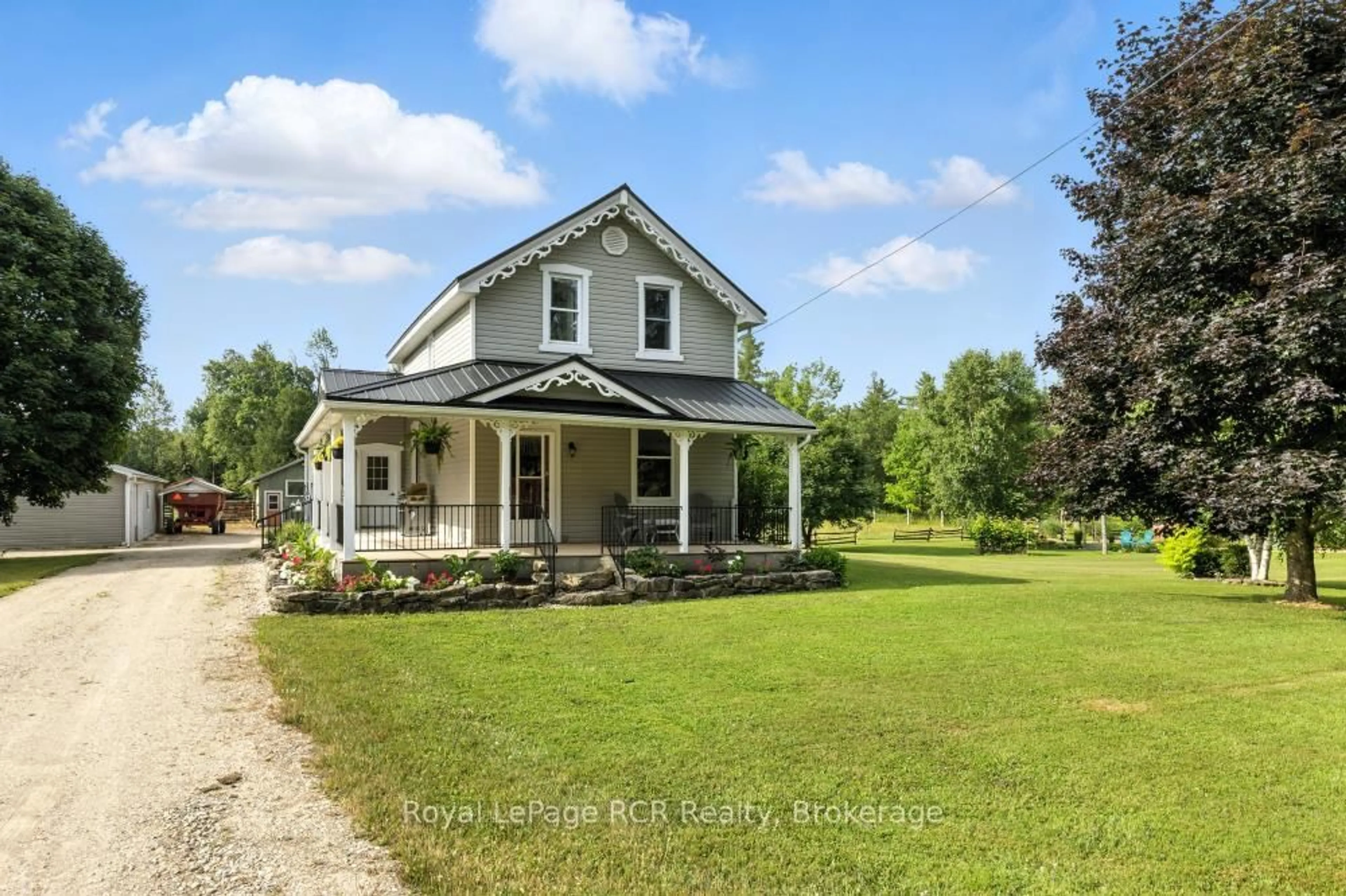 A pic from outside/outdoor area/front of a property/back of a property/a pic from drone, unknown for 45001 Lakelet Rd, Howick Ontario N0G 1M0
