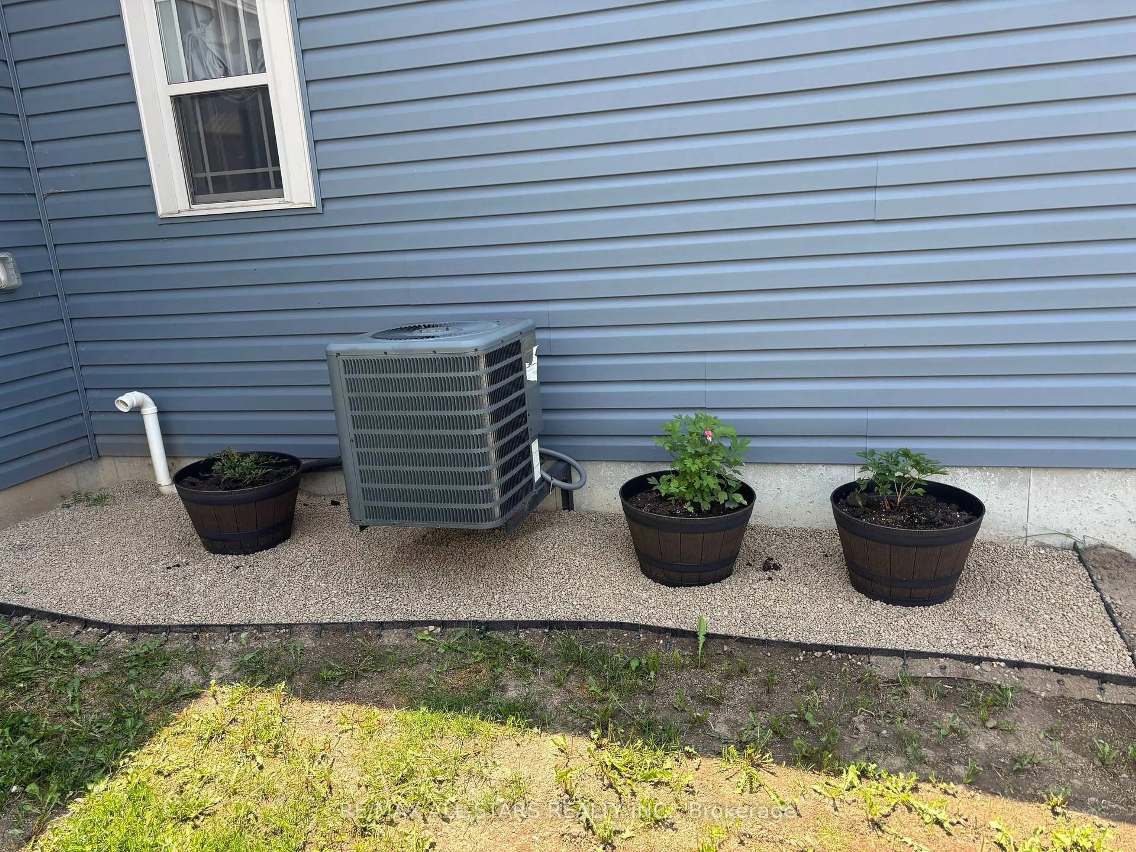 Patio, street for 845 Broadway Blvd, Peterborough North Ontario K9H 0J1