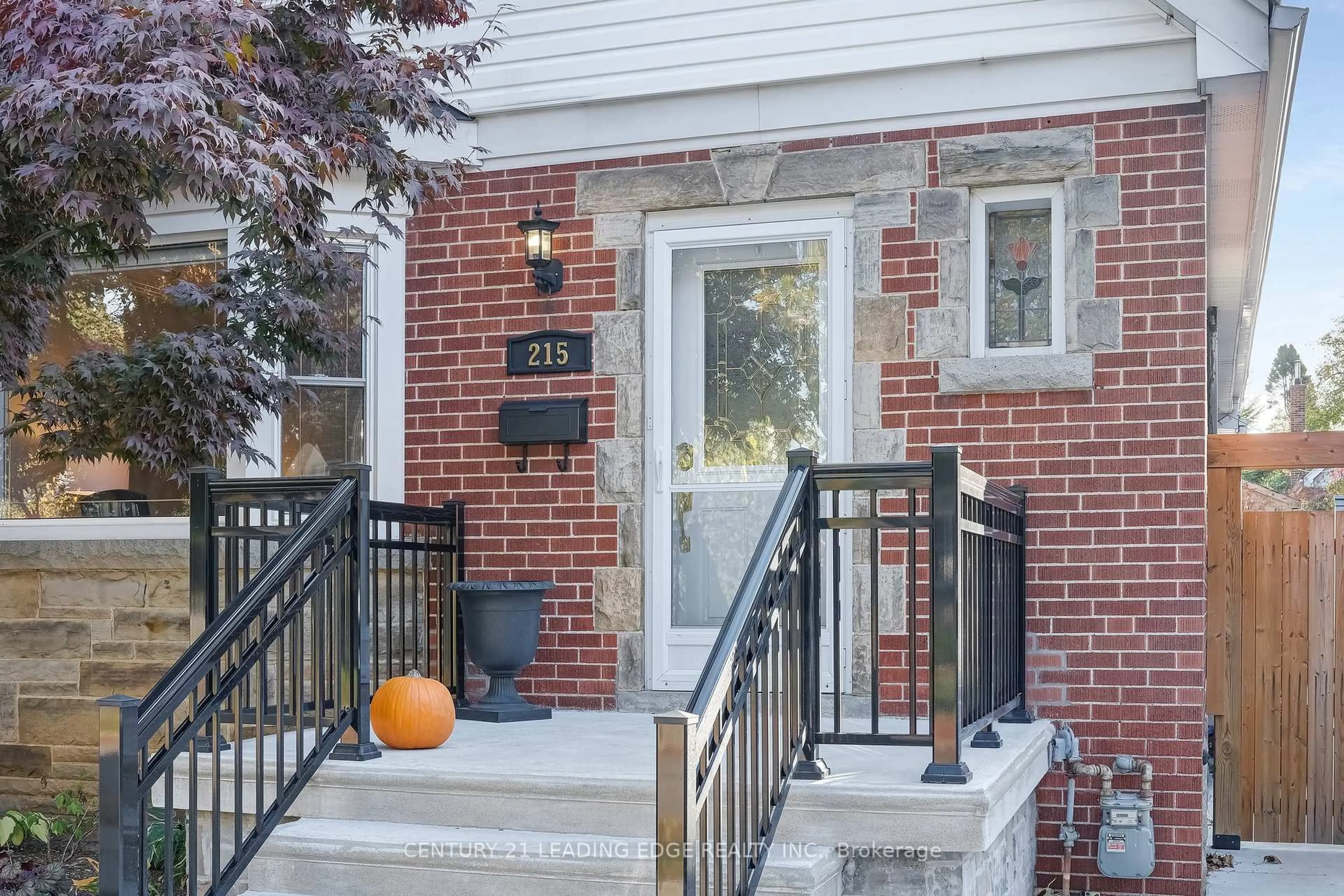 Unknown for 215 Wexford Ave, Hamilton Ontario L8K 2P1