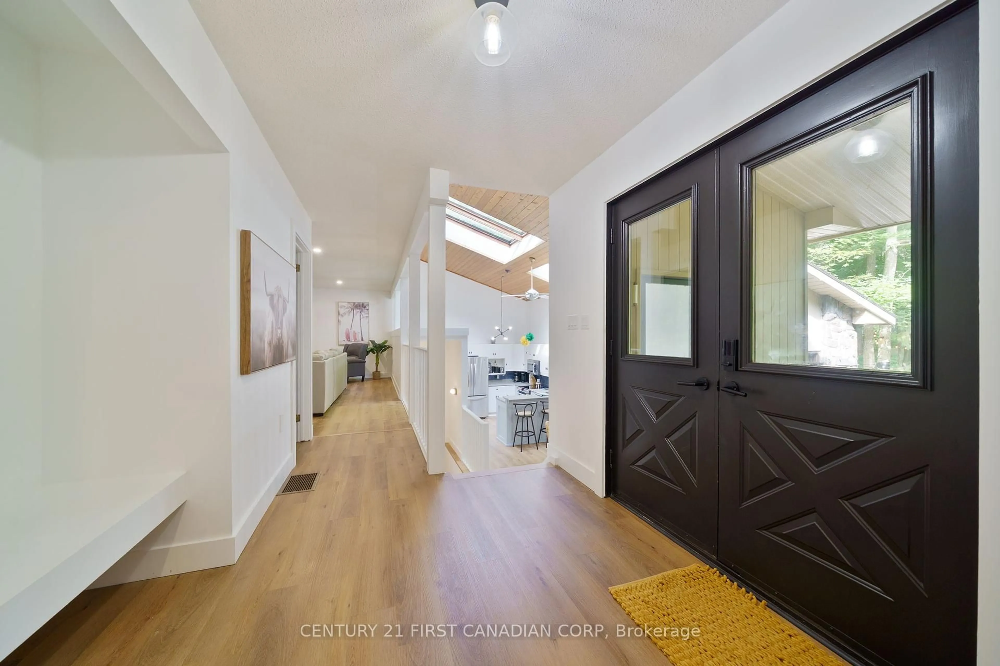 Indoor entryway for 10285 Pines Pkwy, Lambton Shores Ontario N0M 1T0