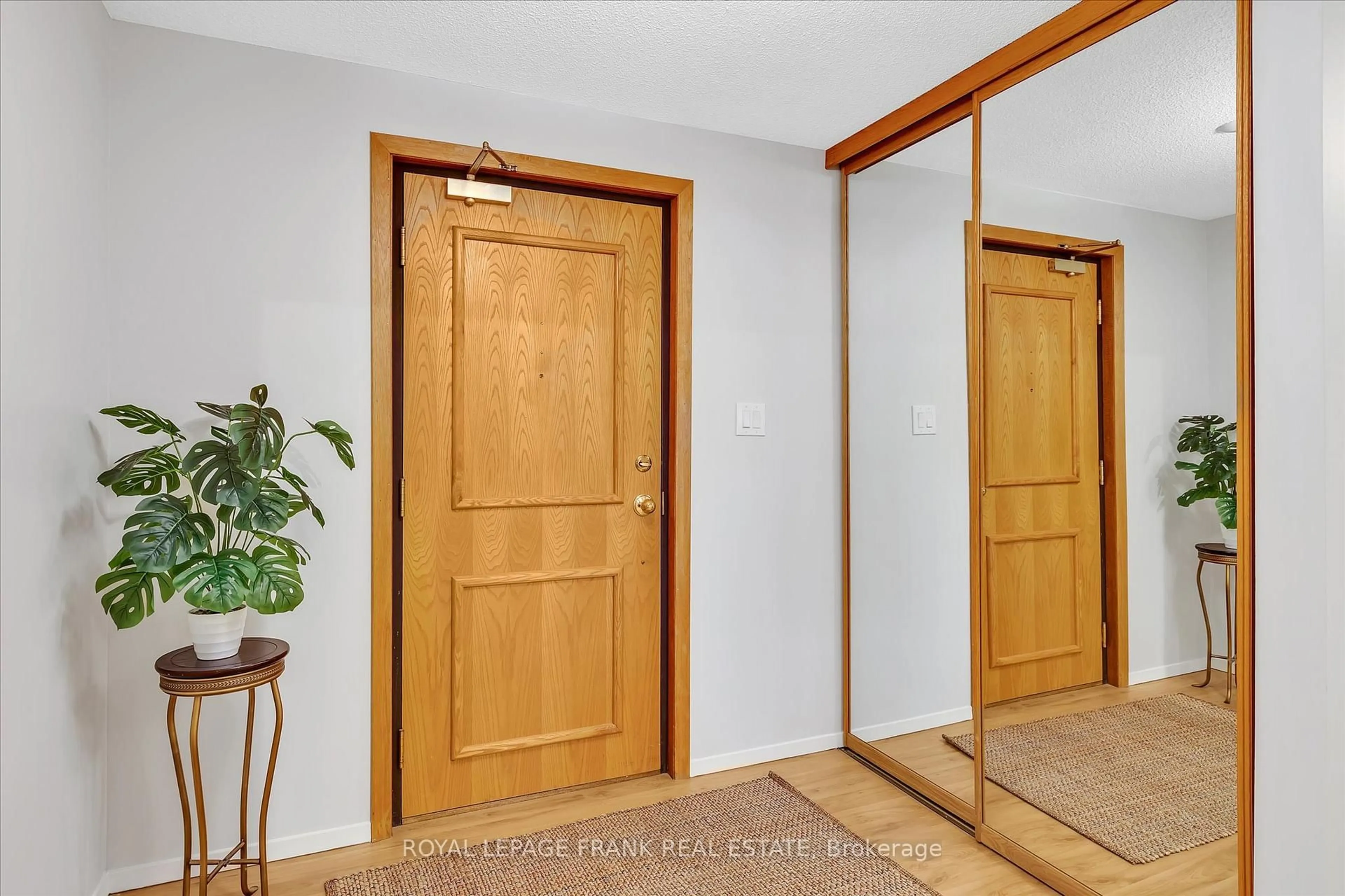 Indoor entryway for 645 Whitaker St #8, Peterborough East Ontario K9H 7L5