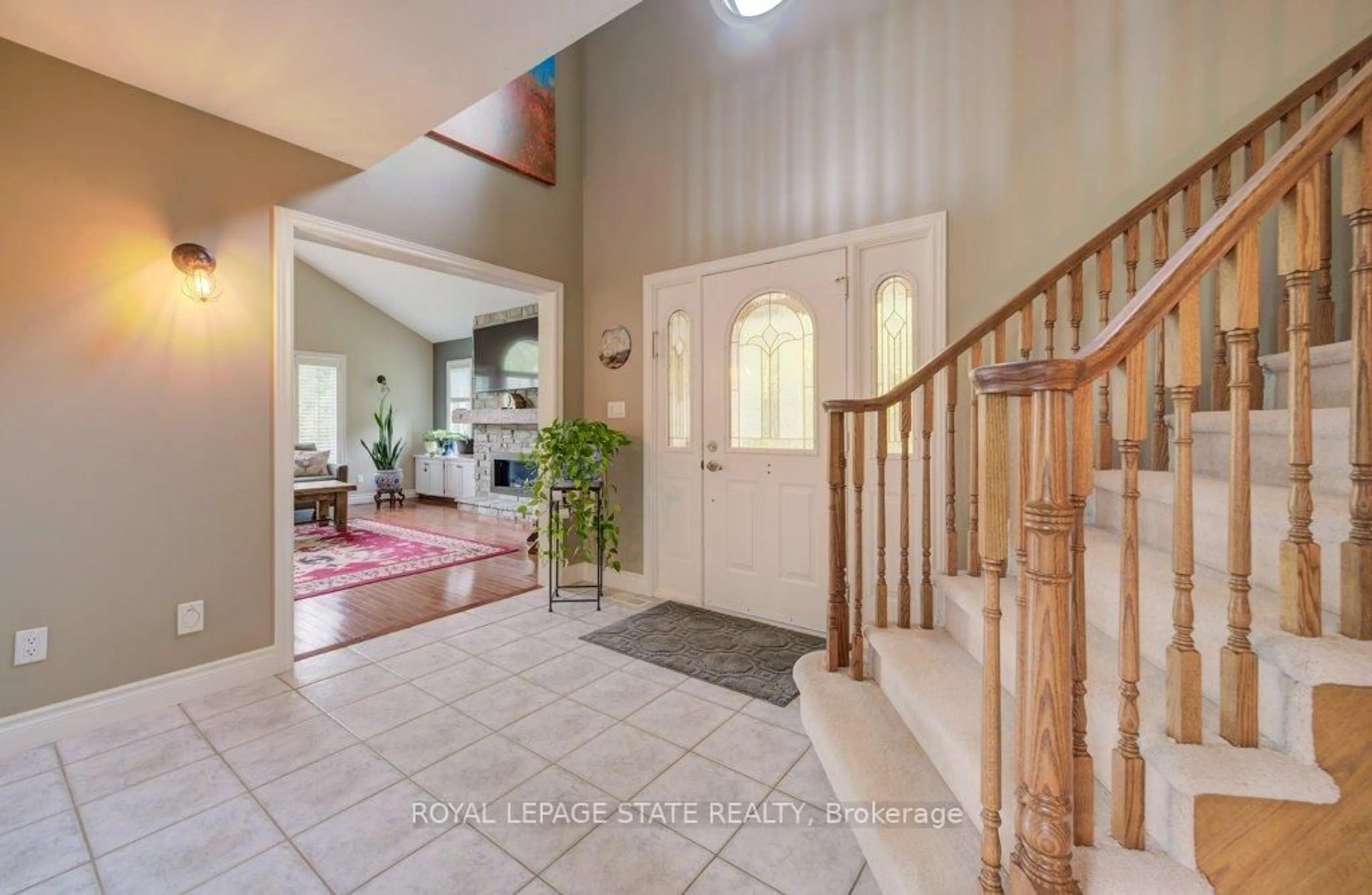Indoor foyer for 1396 #54 Highway, Brant Ontario N3W 2G9