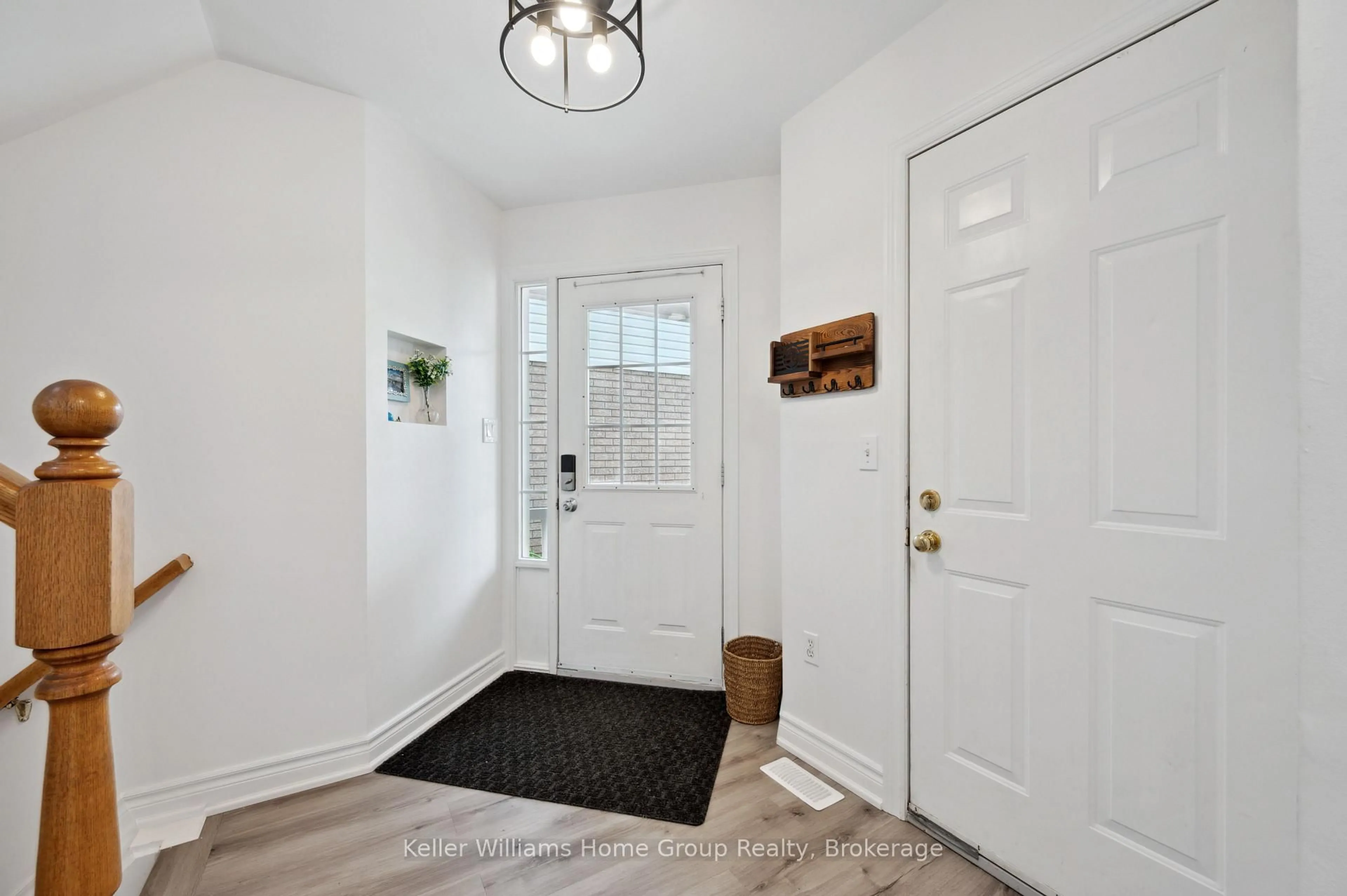 Indoor entryway for 12 McCurdy Rd, Guelph Ontario N1G 4Y6
