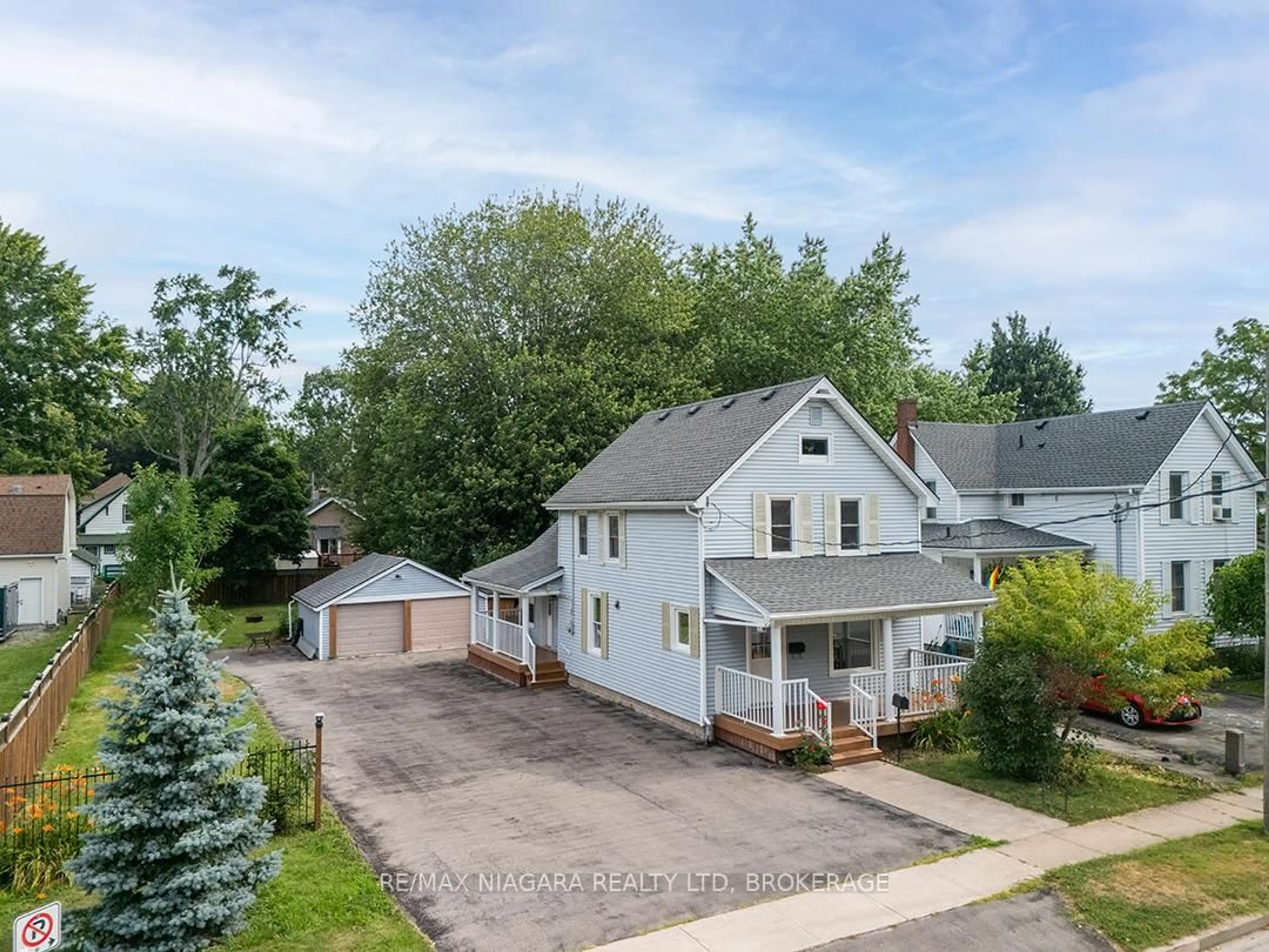 A pic from outside/outdoor area/front of a property/back of a property/a pic from drone, street for 173 Ash St, Port Colborne Ontario L3K 2W7