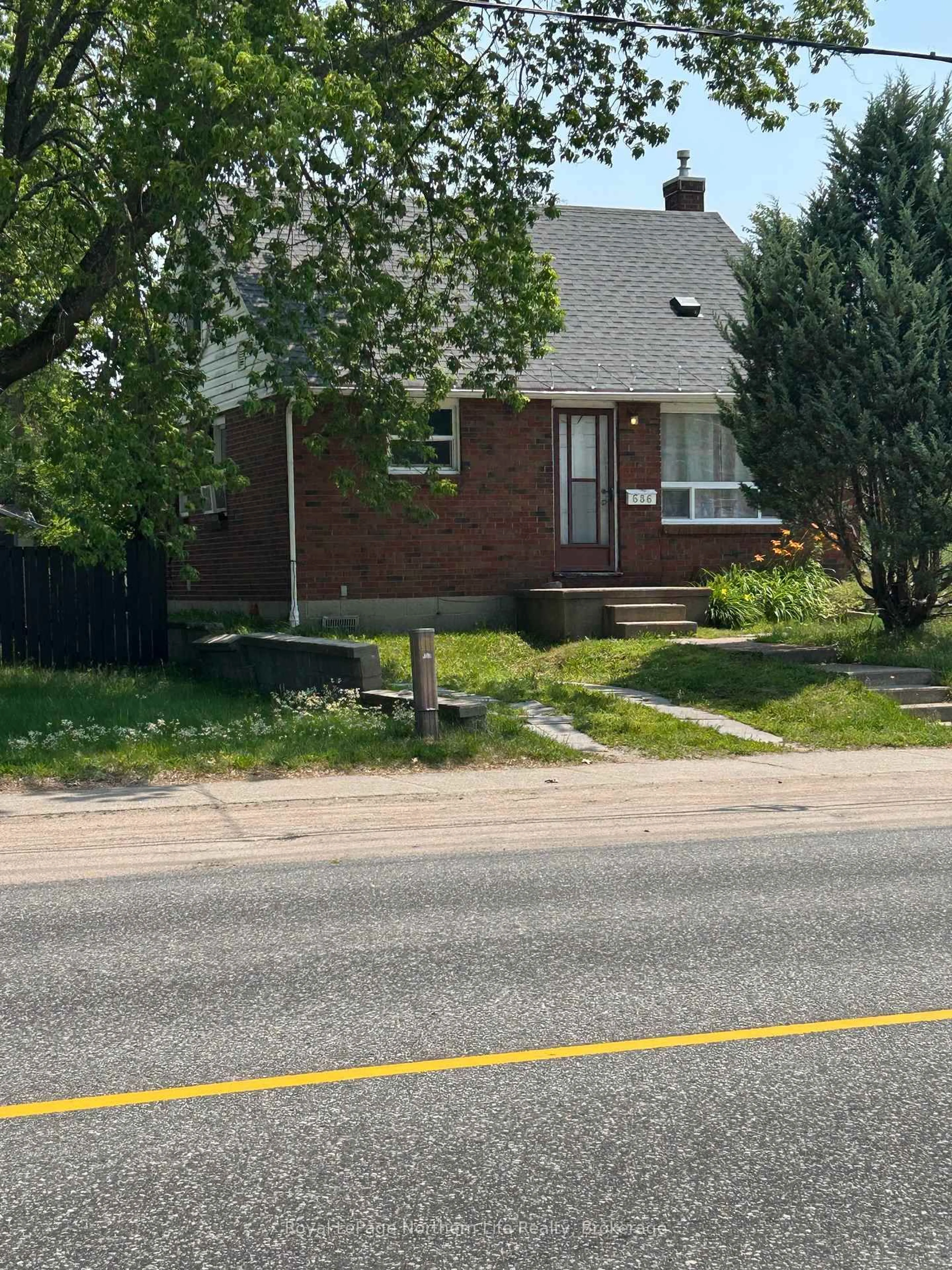 Home with brick exterior material, street for 686 O'Brien St, North Bay Ontario P1B 5W6