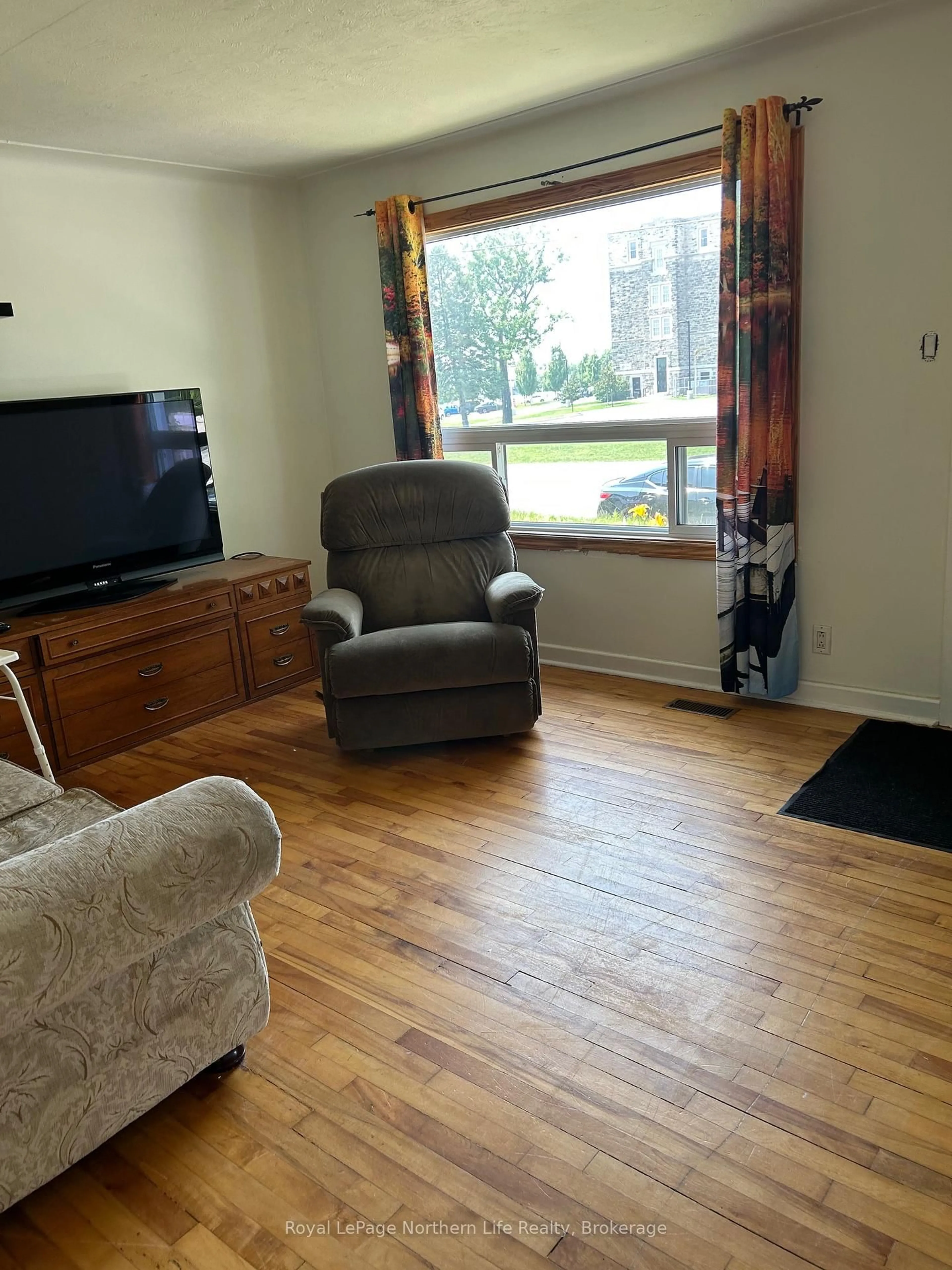 Living room with furniture, unknown for 686 O'Brien St, North Bay Ontario P1B 5W6