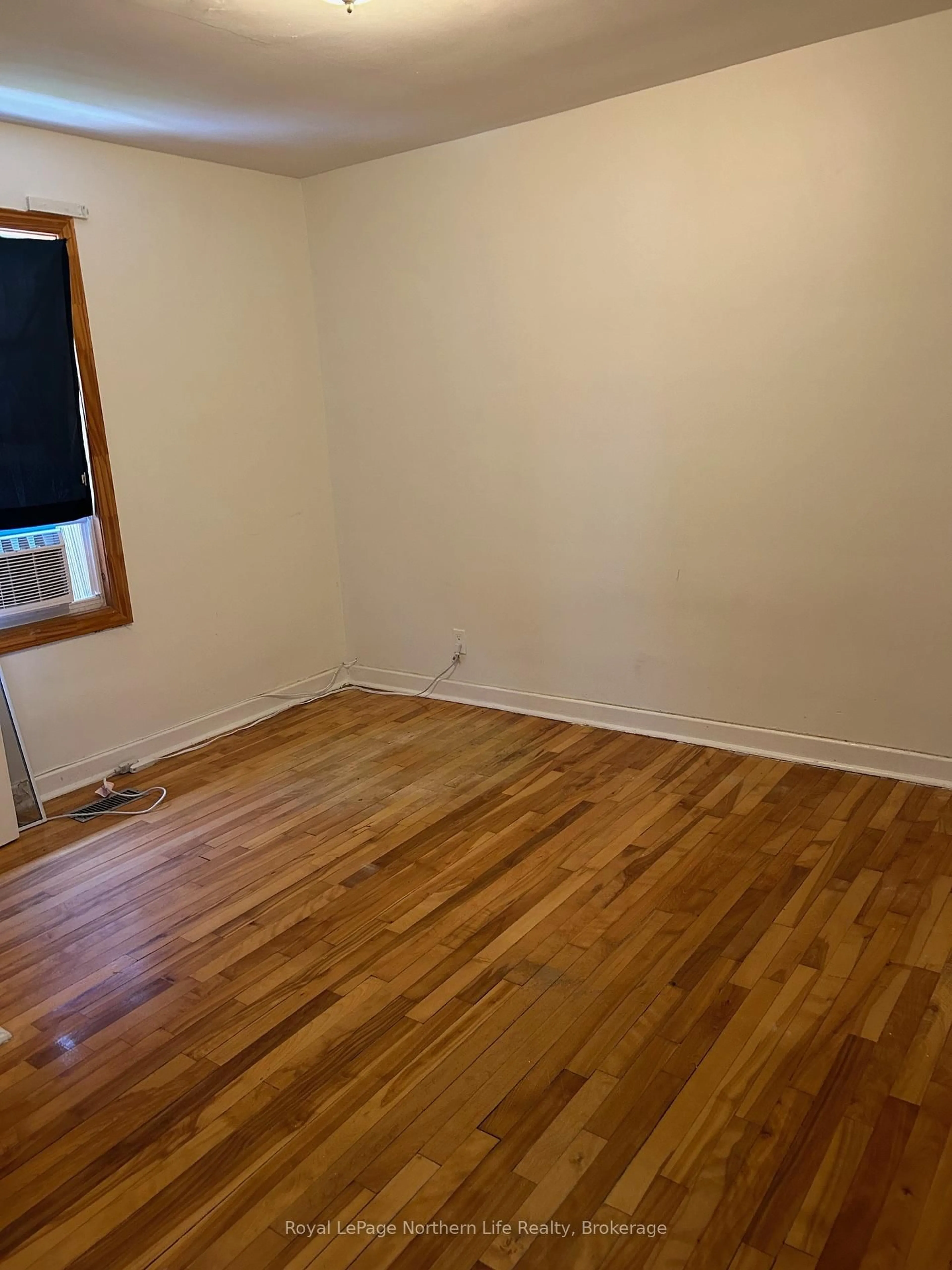 A pic of a room for 686 O'Brien St, North Bay Ontario P1B 5W6