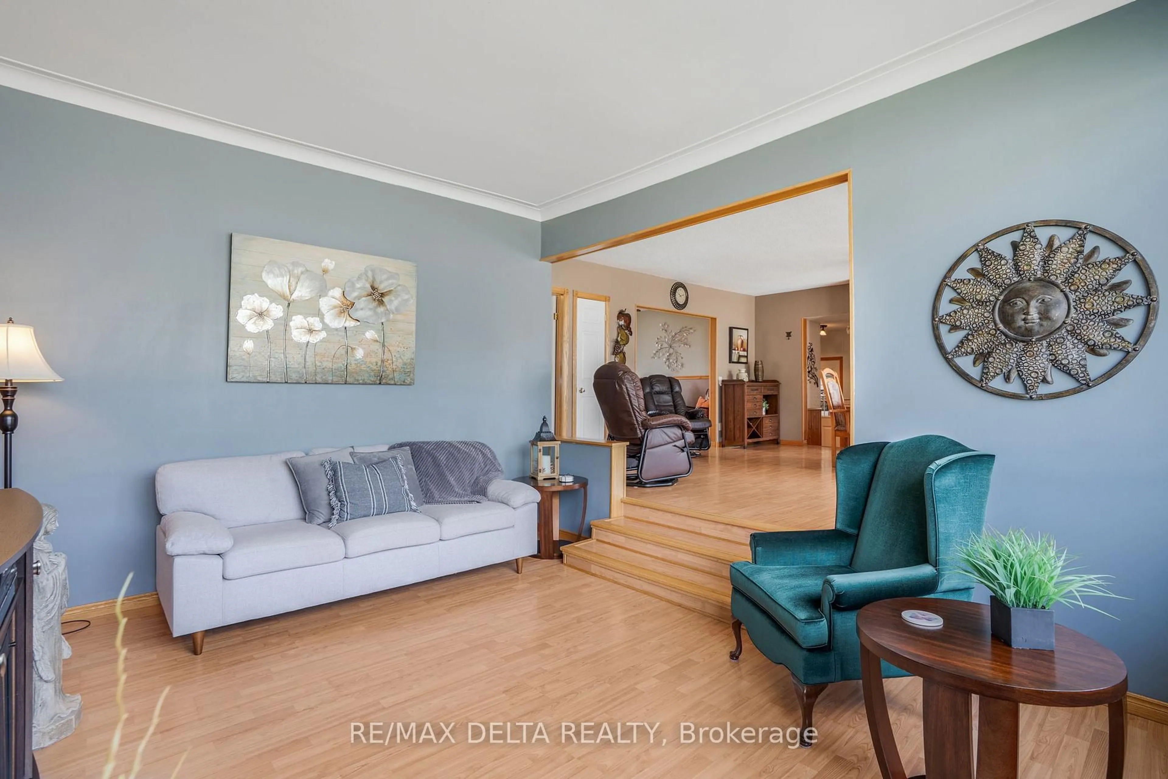 Living room with furniture, unknown for 3871 Champlain St, Clarence-Rockland Ontario K0A 1E0