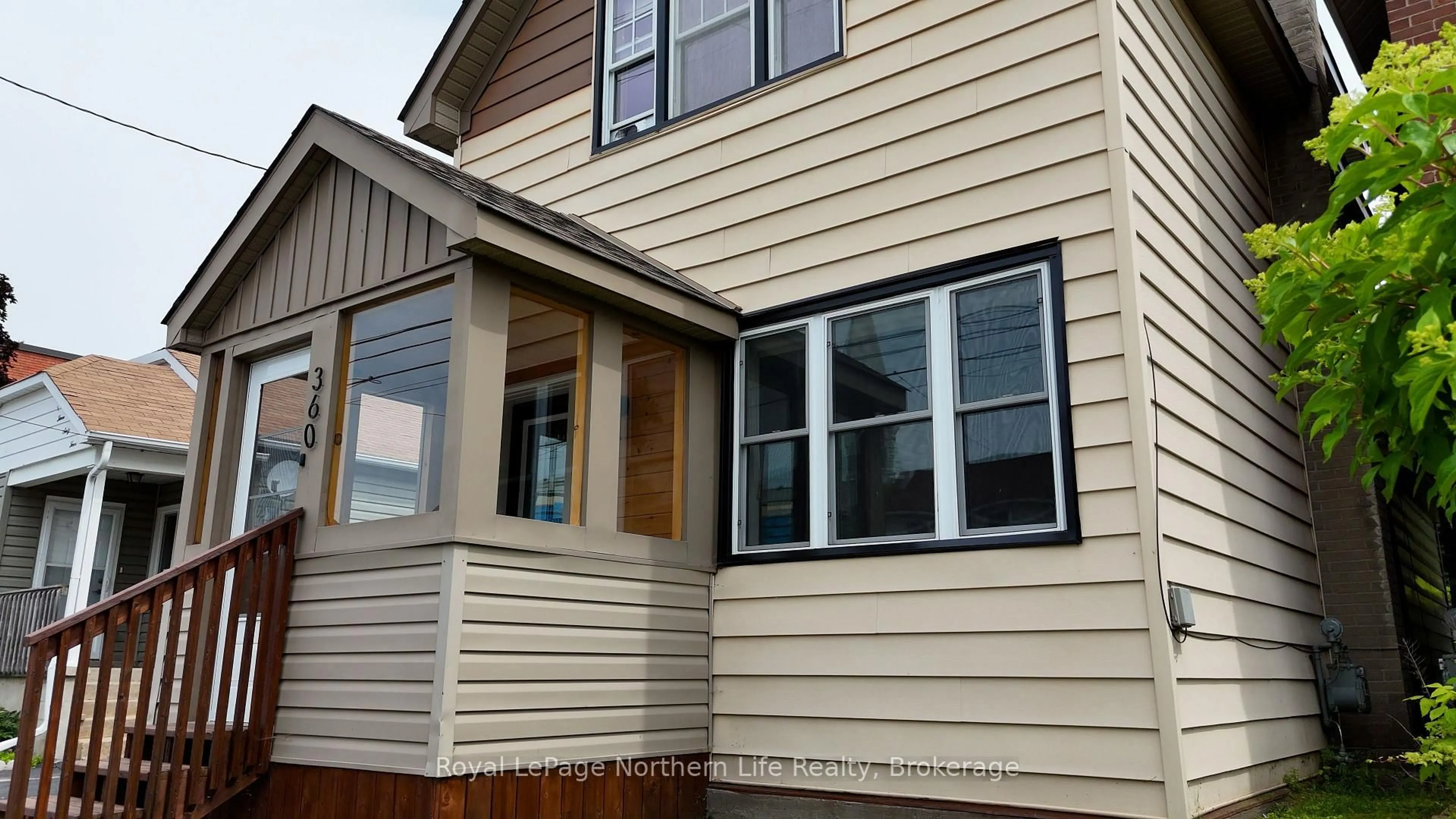 Home with vinyl exterior material, building for 360 Worthington St, North Bay Ontario P1B 3B6