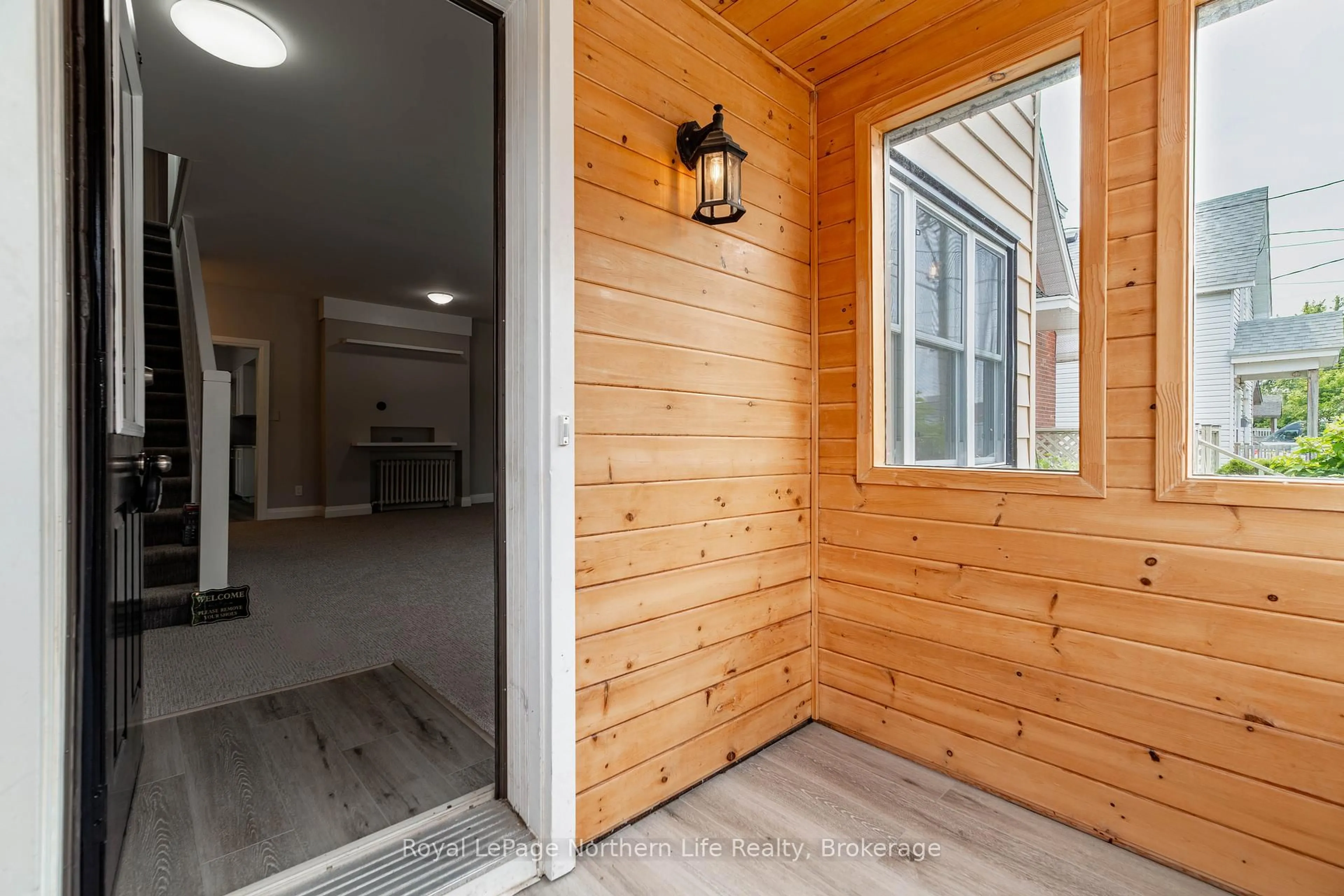 Indoor entryway for 360 Worthington St, North Bay Ontario P1B 3B6