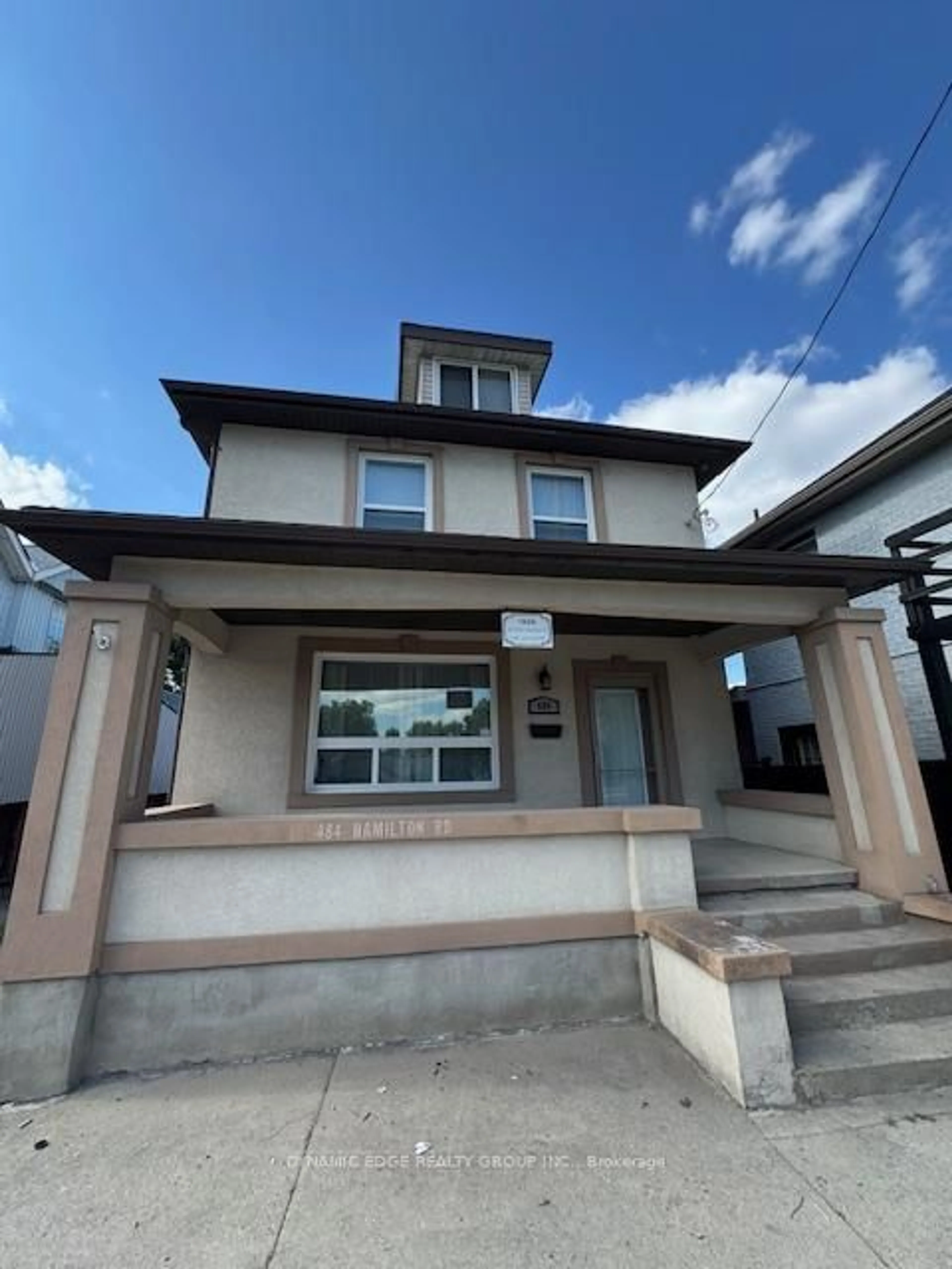 Home with vinyl exterior material, building for 484 Hamilton Rd, London East Ontario N5Z 1R9