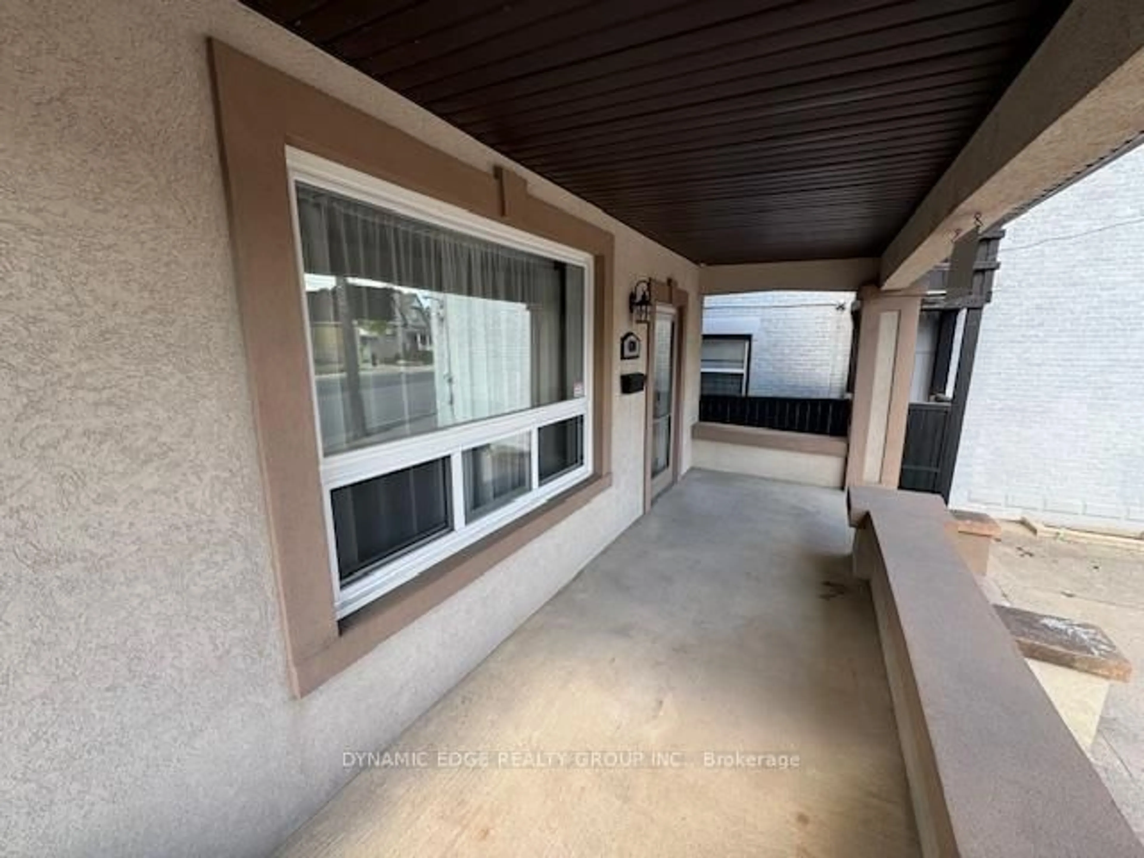 Unknown for 484 Hamilton Rd, London East Ontario N5Z 1R9