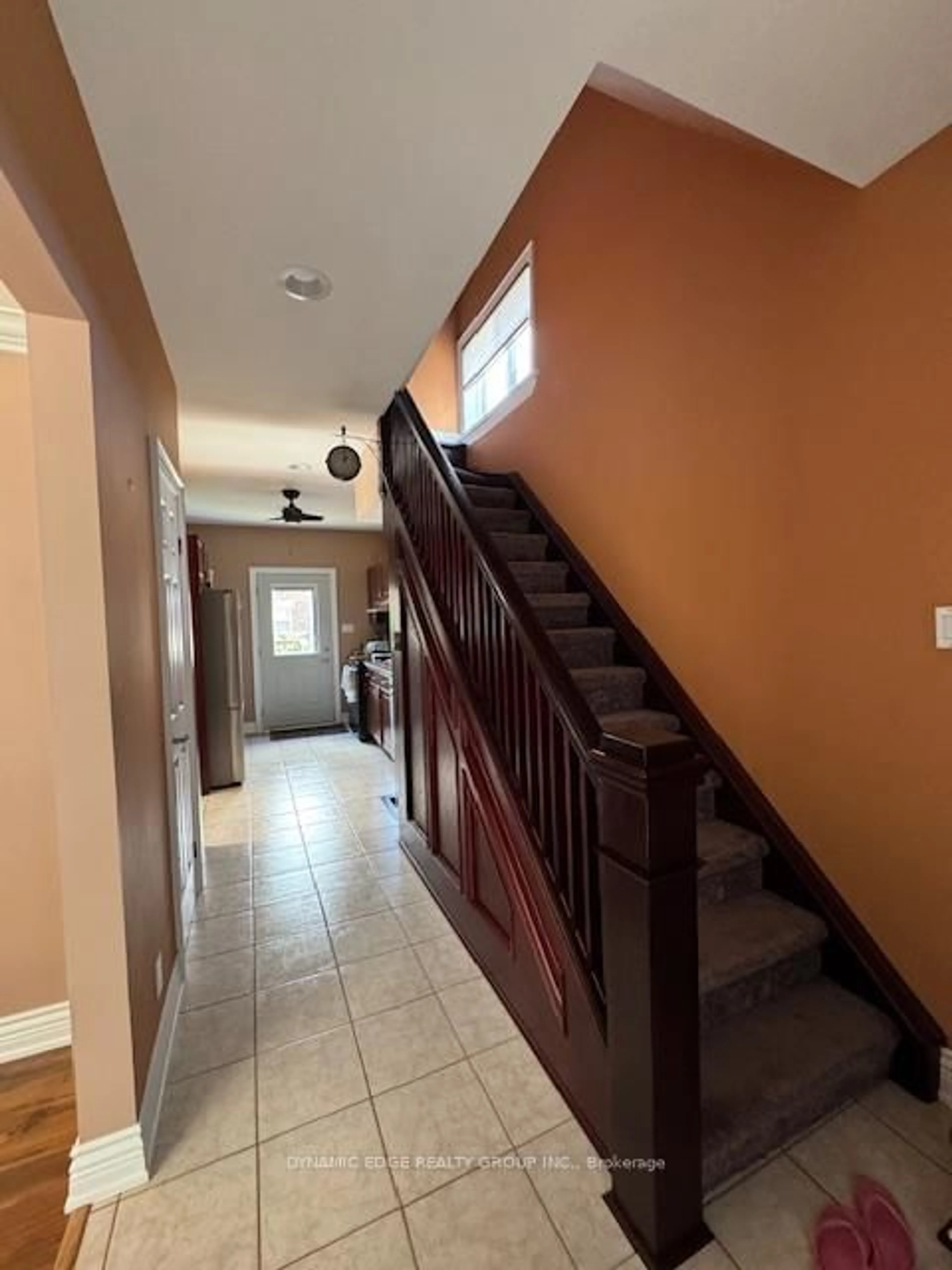 Unknown for 484 Hamilton Rd, London East Ontario N5Z 1R9