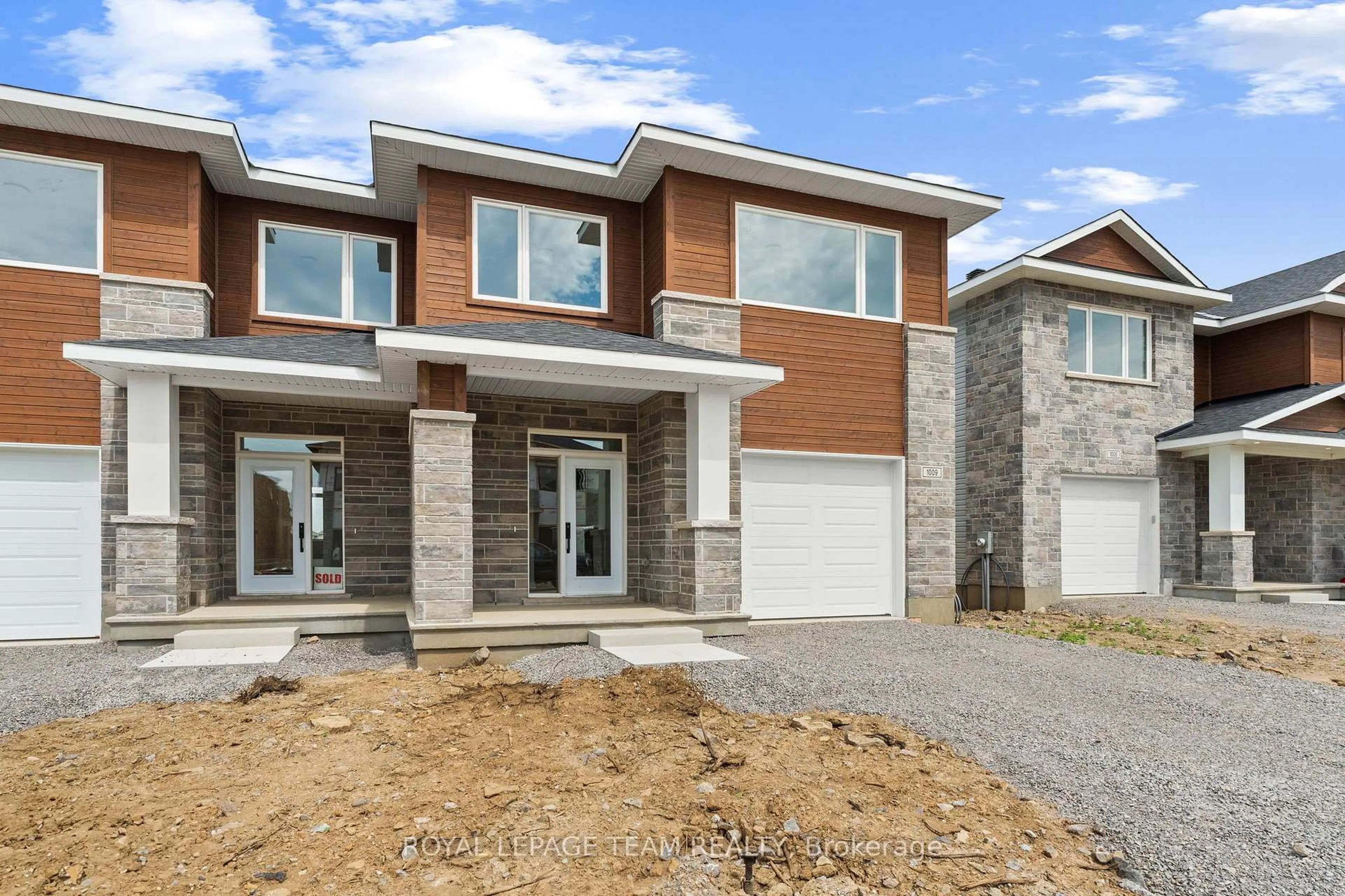 Home with brick exterior material, street for 1004 Moore St, Brockville Ontario K6V 7N1