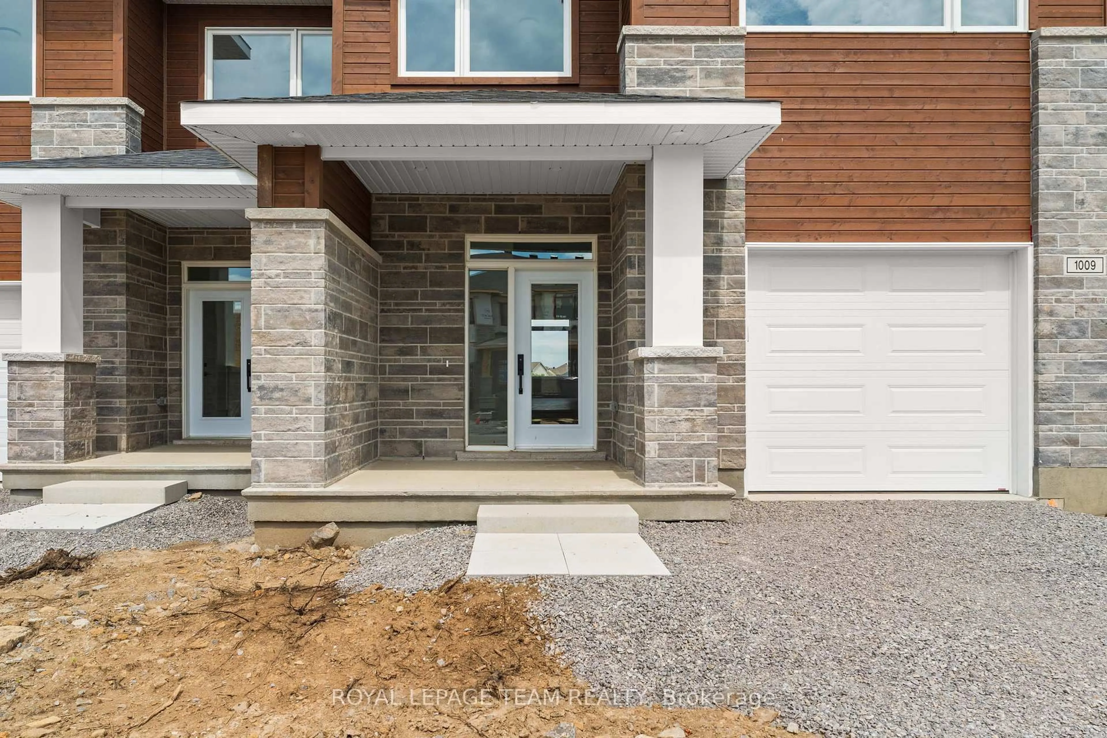 Home with brick exterior material, street for 1004 Moore St, Brockville Ontario K6V 7N1
