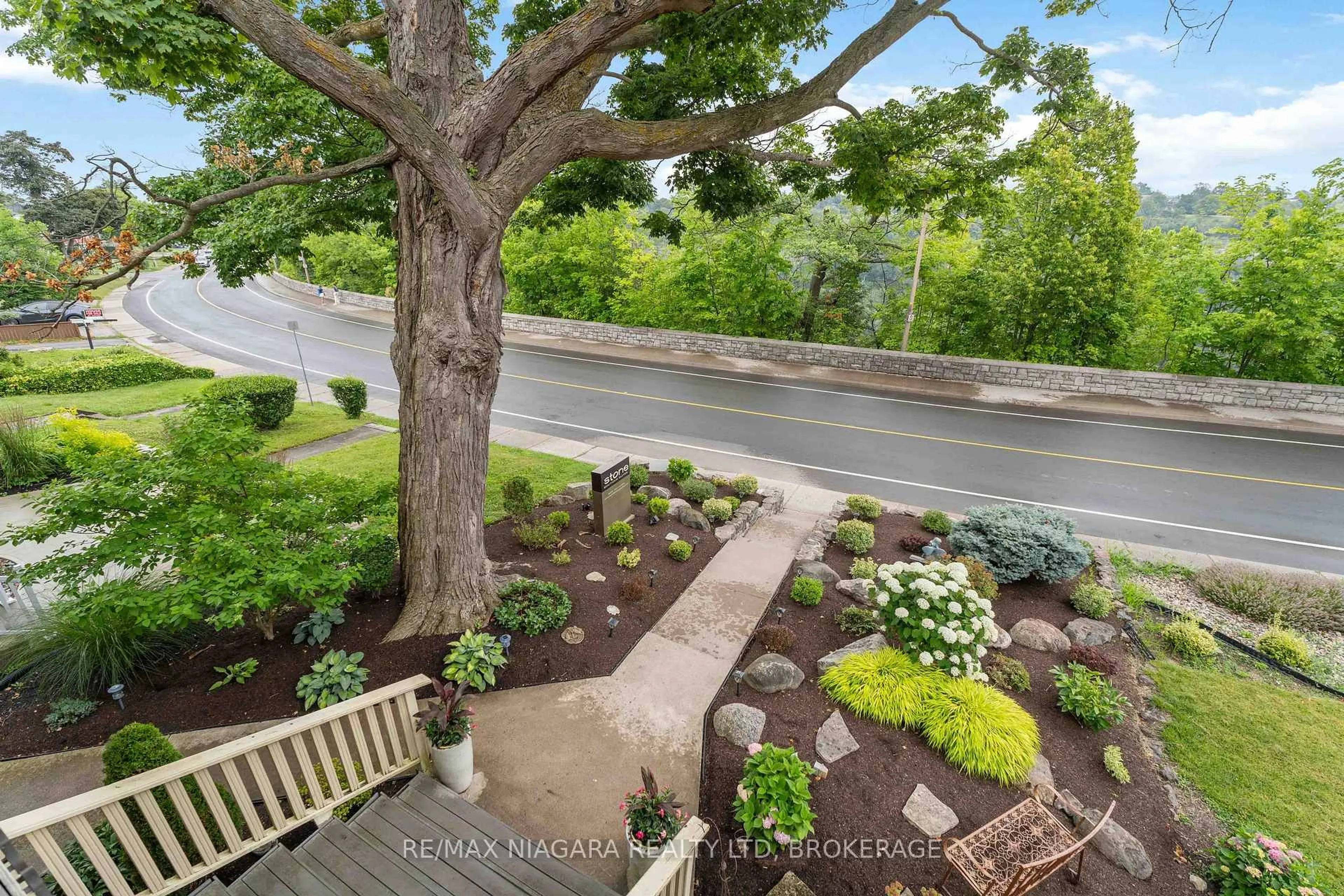 Patio, street for 5225 River Rd, Niagara Falls Ontario L2E 3G9