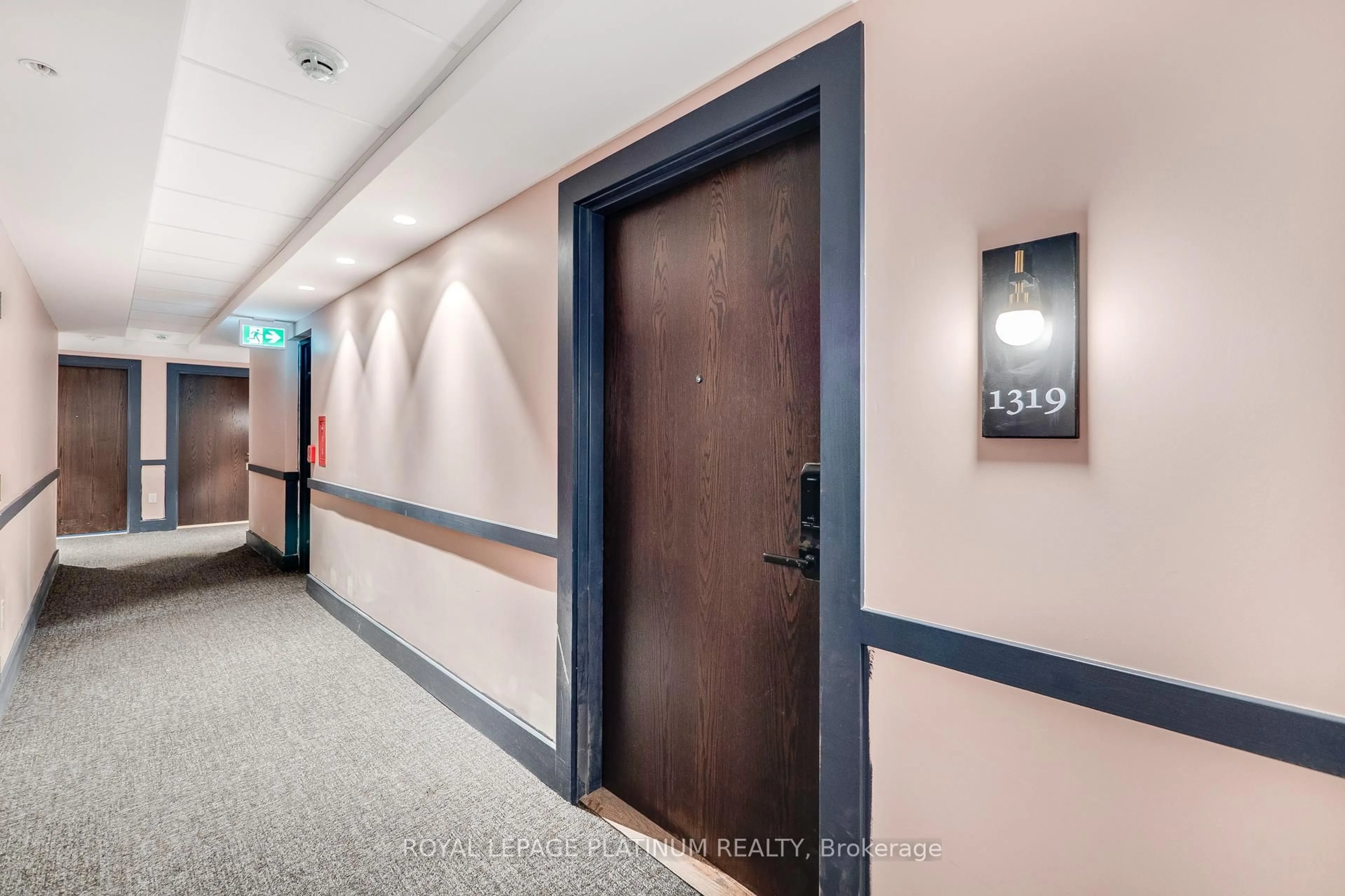 Indoor foyer for 2782 Barton St #1319, Hamilton Ontario L8E 0L3