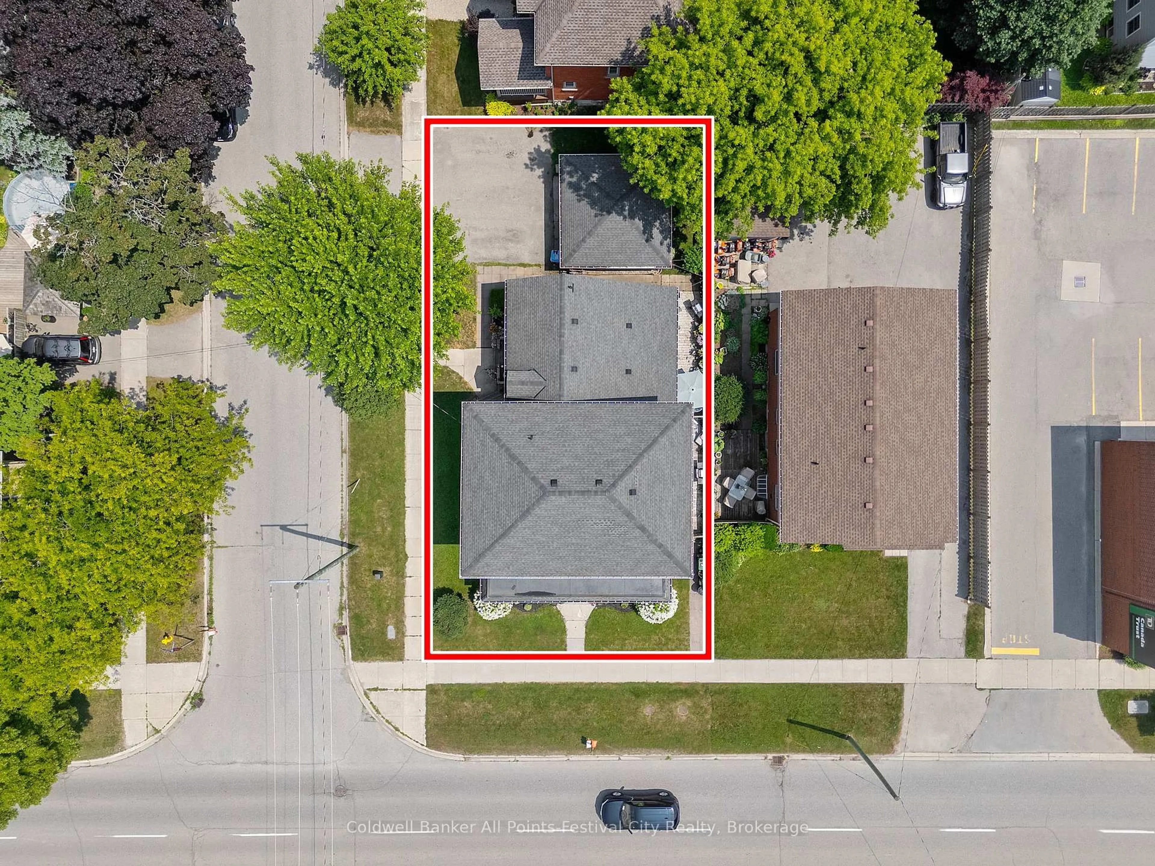 A pic from outside/outdoor area/front of a property/back of a property/a pic from drone, street for 31 Victoria St, Goderich Ontario N7A 3H4