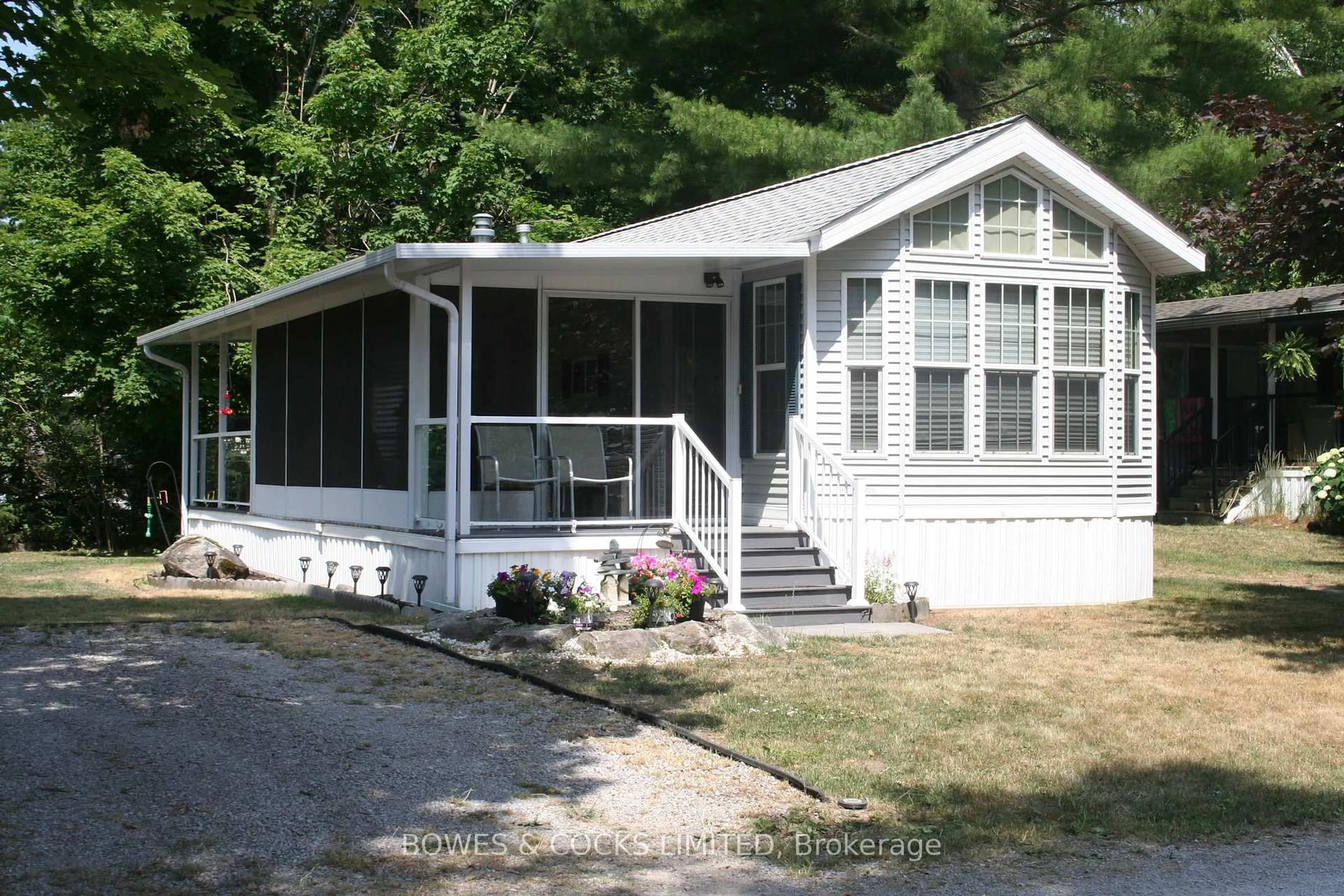 Home with vinyl exterior material, water/lake/river/ocean view for 2 Rockhaven-Pioneer Pt, Selwyn Ontario K0L 2H0