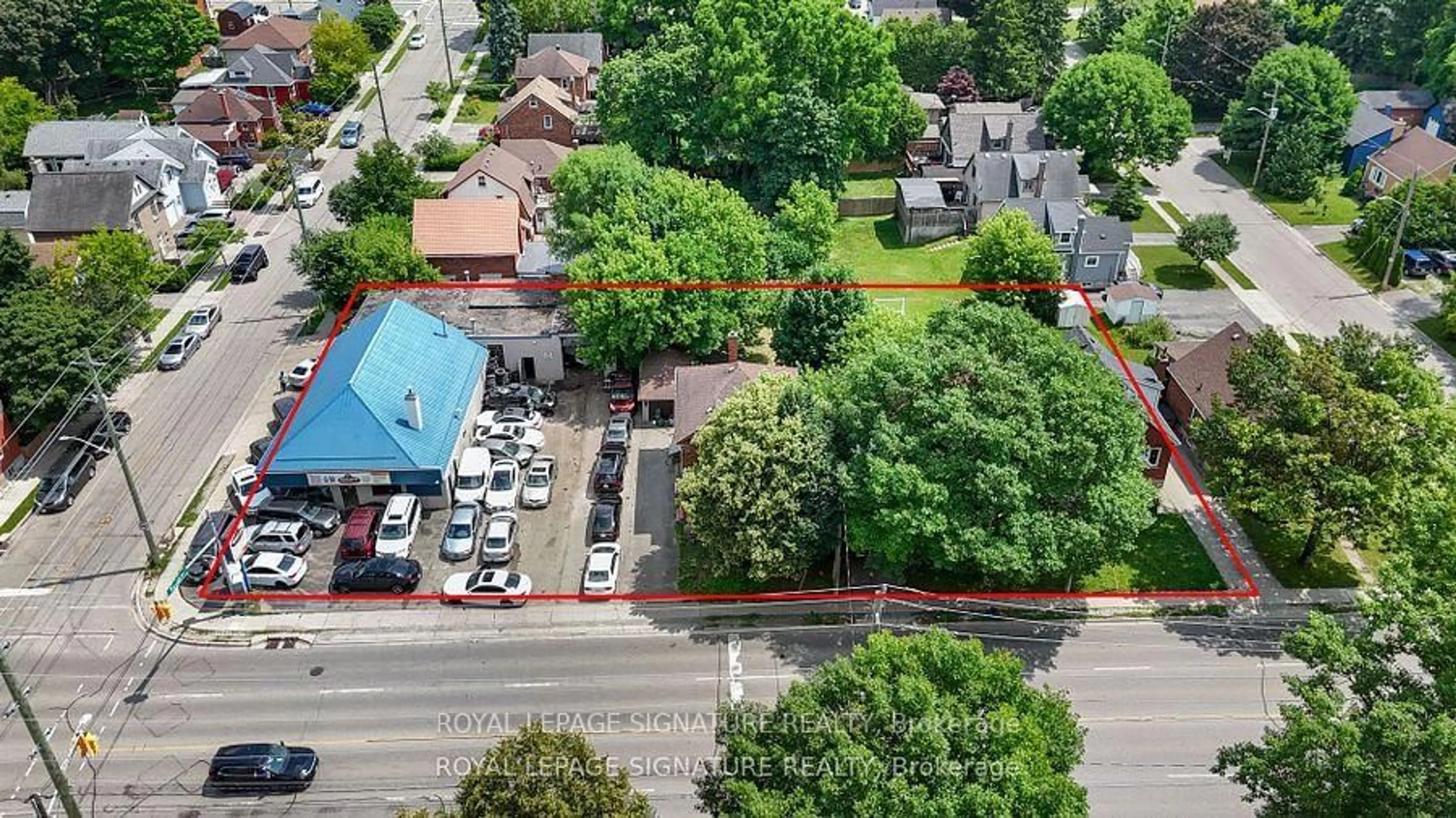A pic from outside/outdoor area/front of a property/back of a property/a pic from drone, city buildings view from balcony for 159-165 Erb St, Waterloo Ontario N2L 1V2