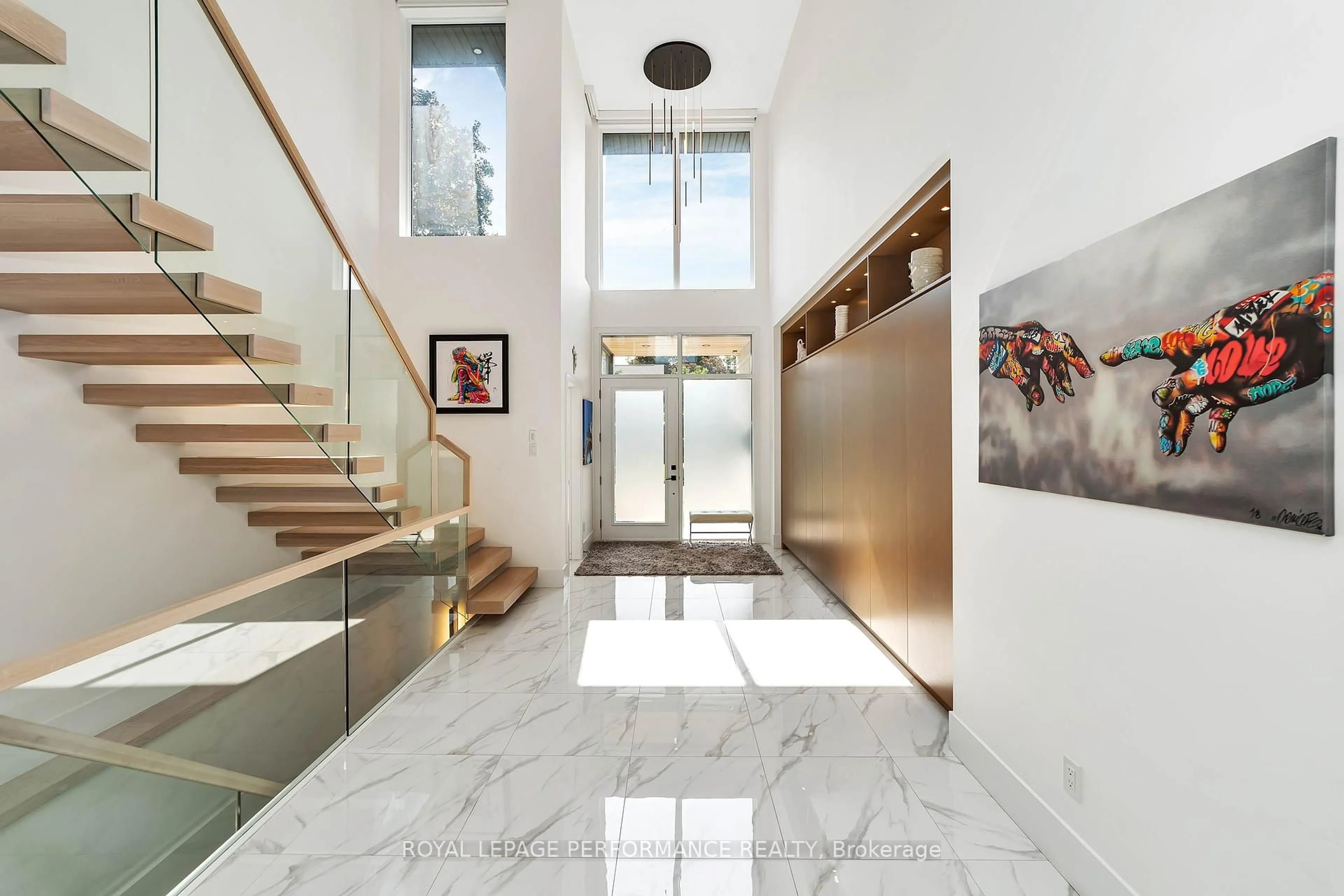 Indoor foyer for 941 Winnington Ave, Ottawa Ontario K2B 5C6