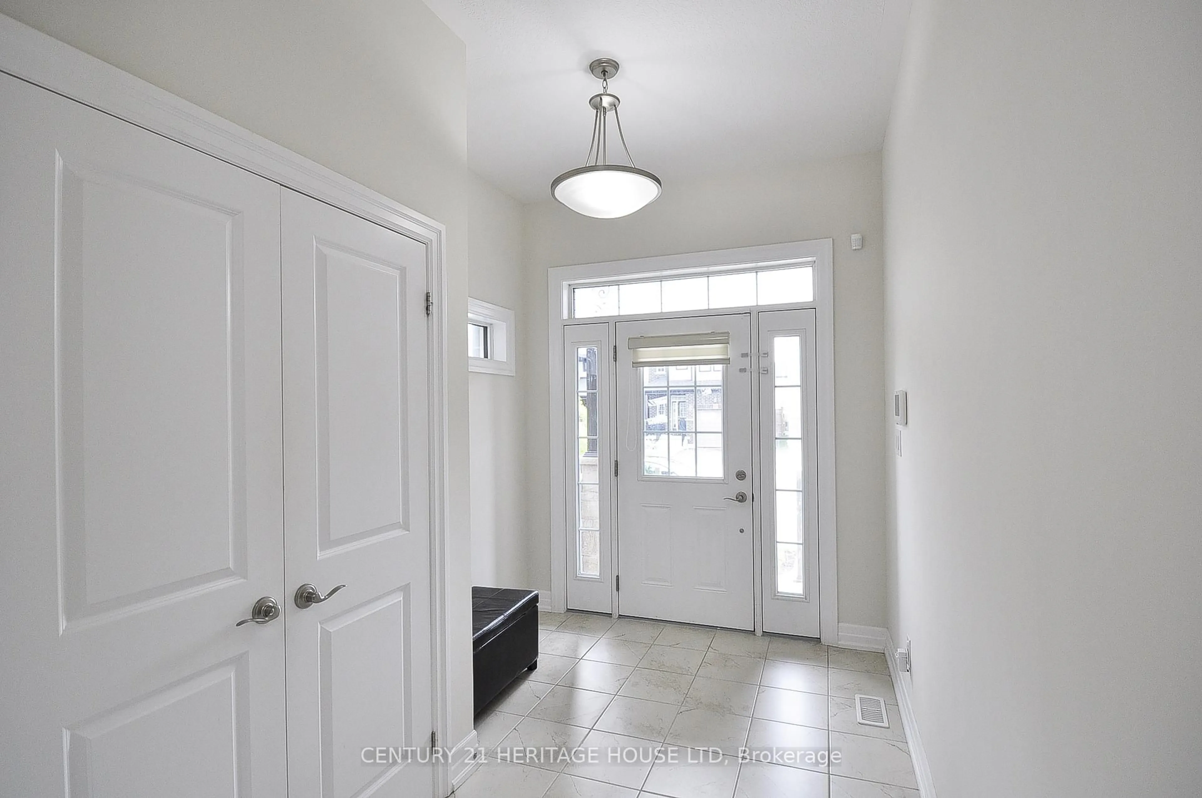 Indoor entryway for 329 Sedgewood St, Kitchener Ontario N2P 0H9