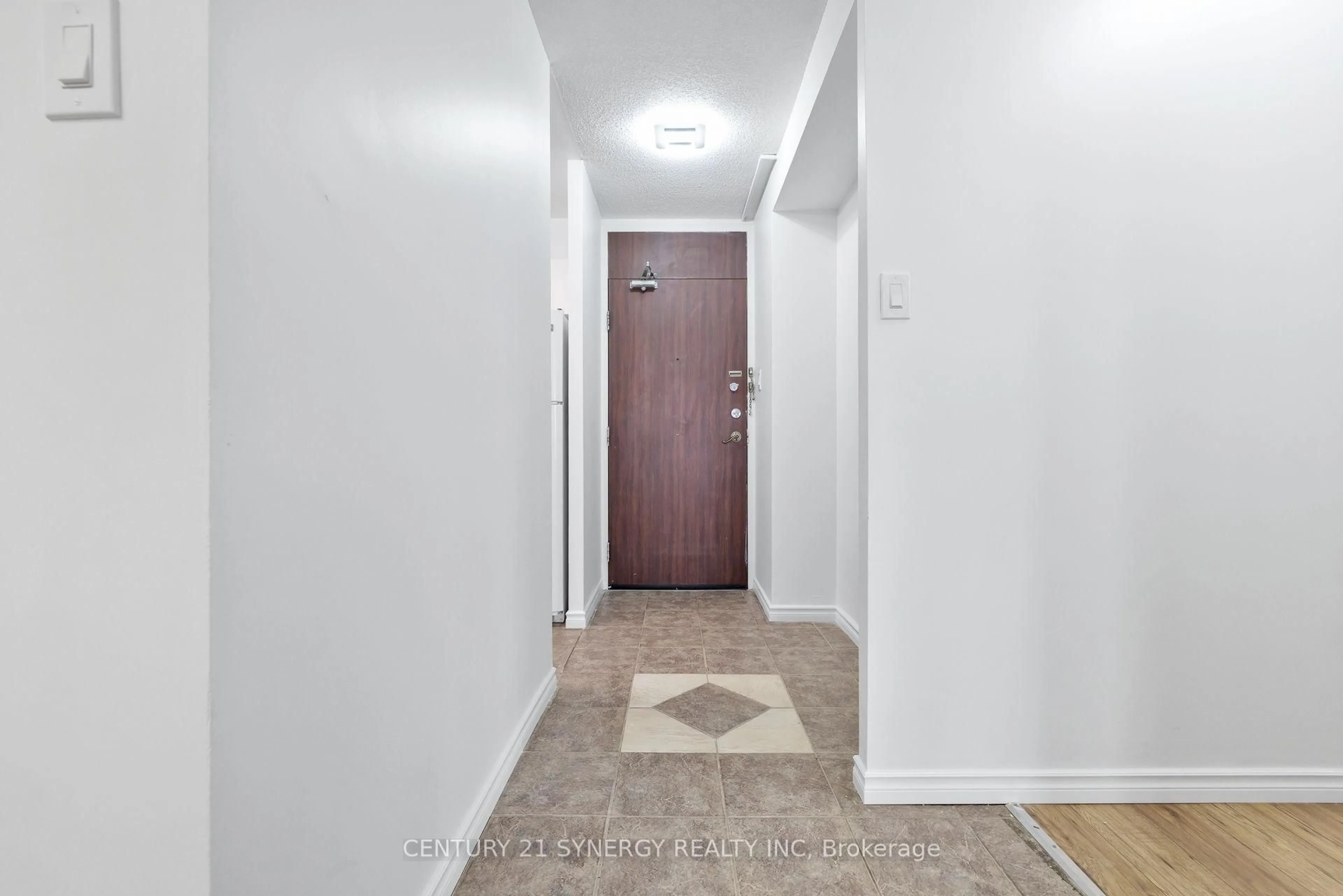 Indoor foyer for 2020 Jasmine Cres #1410, Ottawa Ontario K1J 8K5
