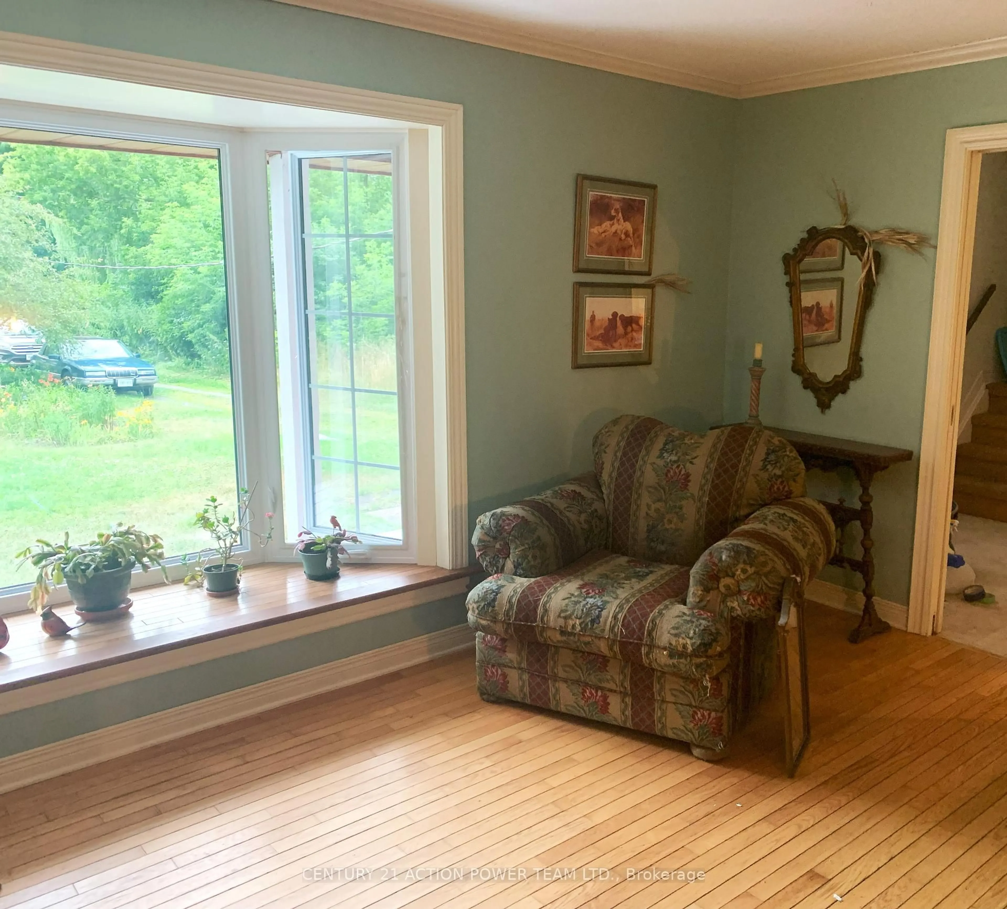 Living room with furniture, unknown for 5658 Marlene Cr Cres, Osgoode Ontario K0A 2W0