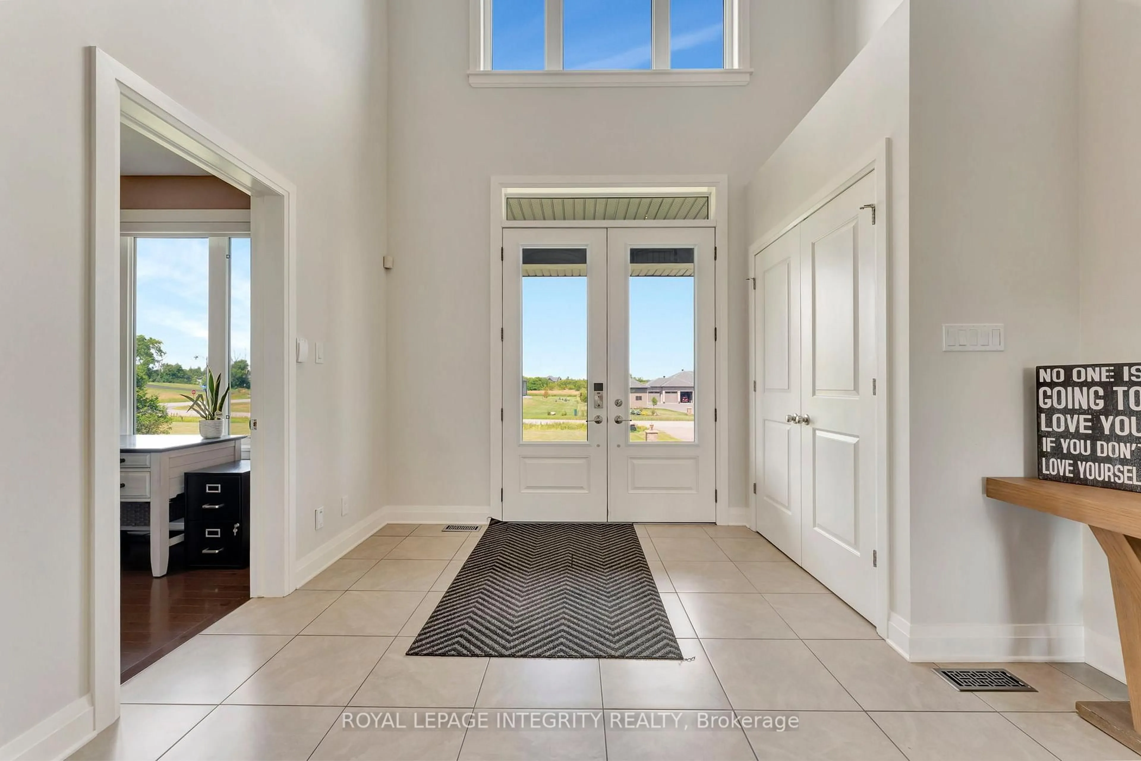 Indoor entryway for 117 Dewmont St, Ashton Ontario K0A 1B0